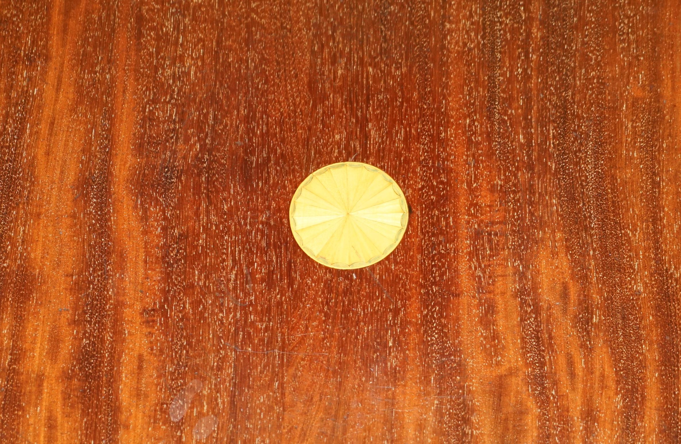 Grande et très grande table de bibliothèque ancienne en bois de feuillus Sheraton et citronnier tournante en vente 3