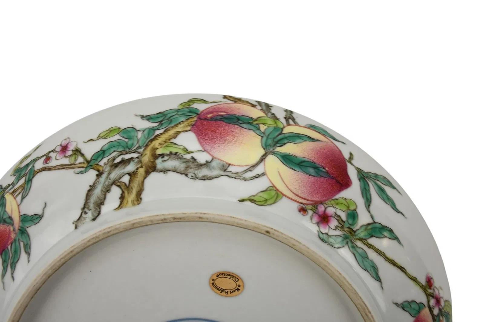 Fine Famille Rose Peach Dish In Good Condition For Sale In Greenwich, CT