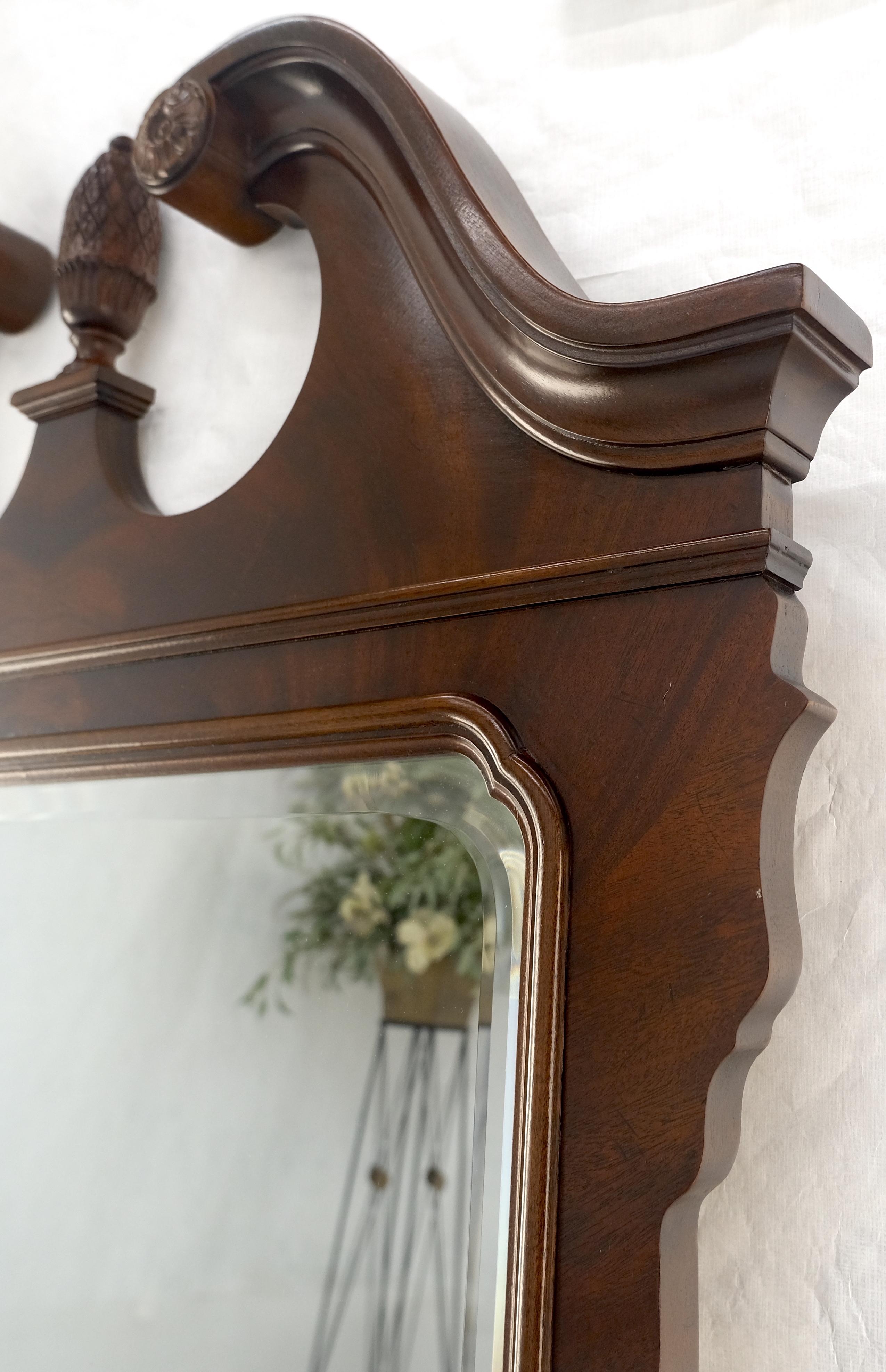 Miroir mural en acajou flammé de style Chippendale par Drexel MINT en vente 5