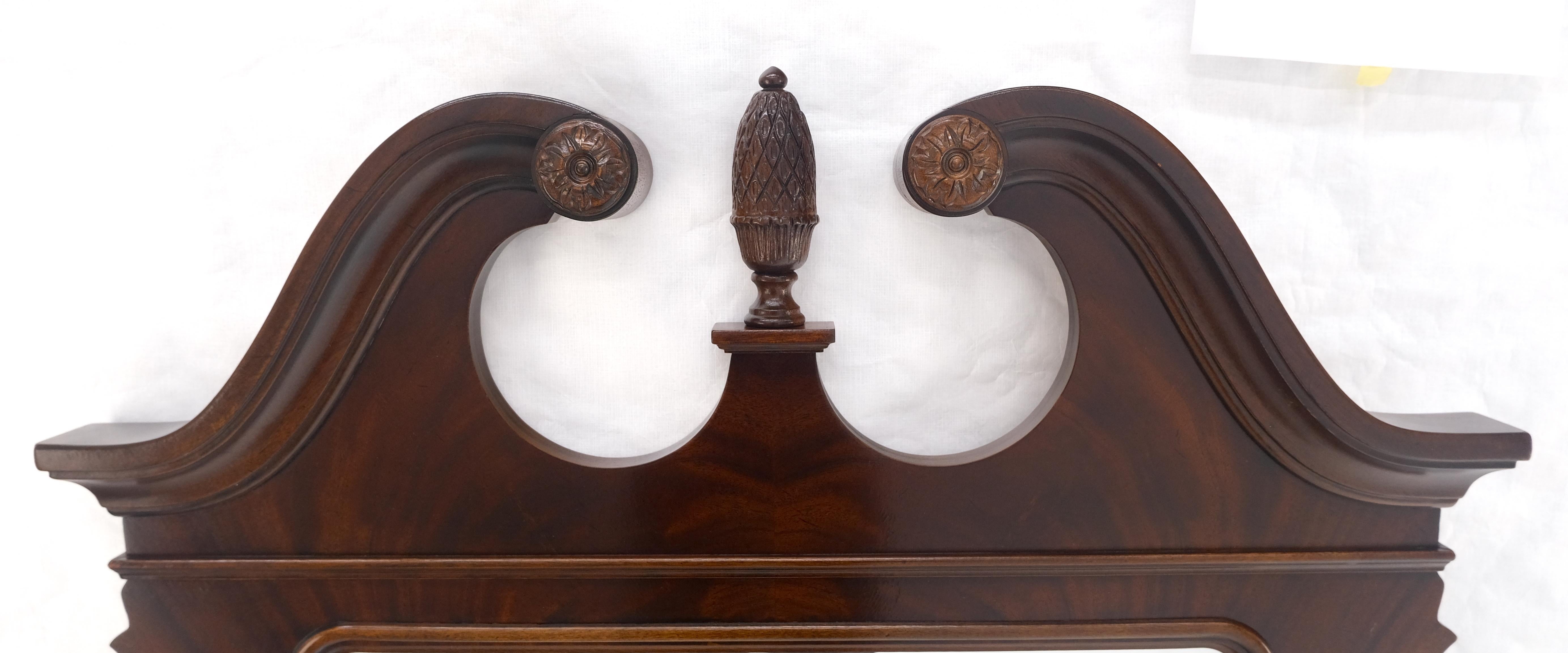 Miroir mural en acajou flammé de style Chippendale par Drexel MINT Bon état - En vente à Rockaway, NJ