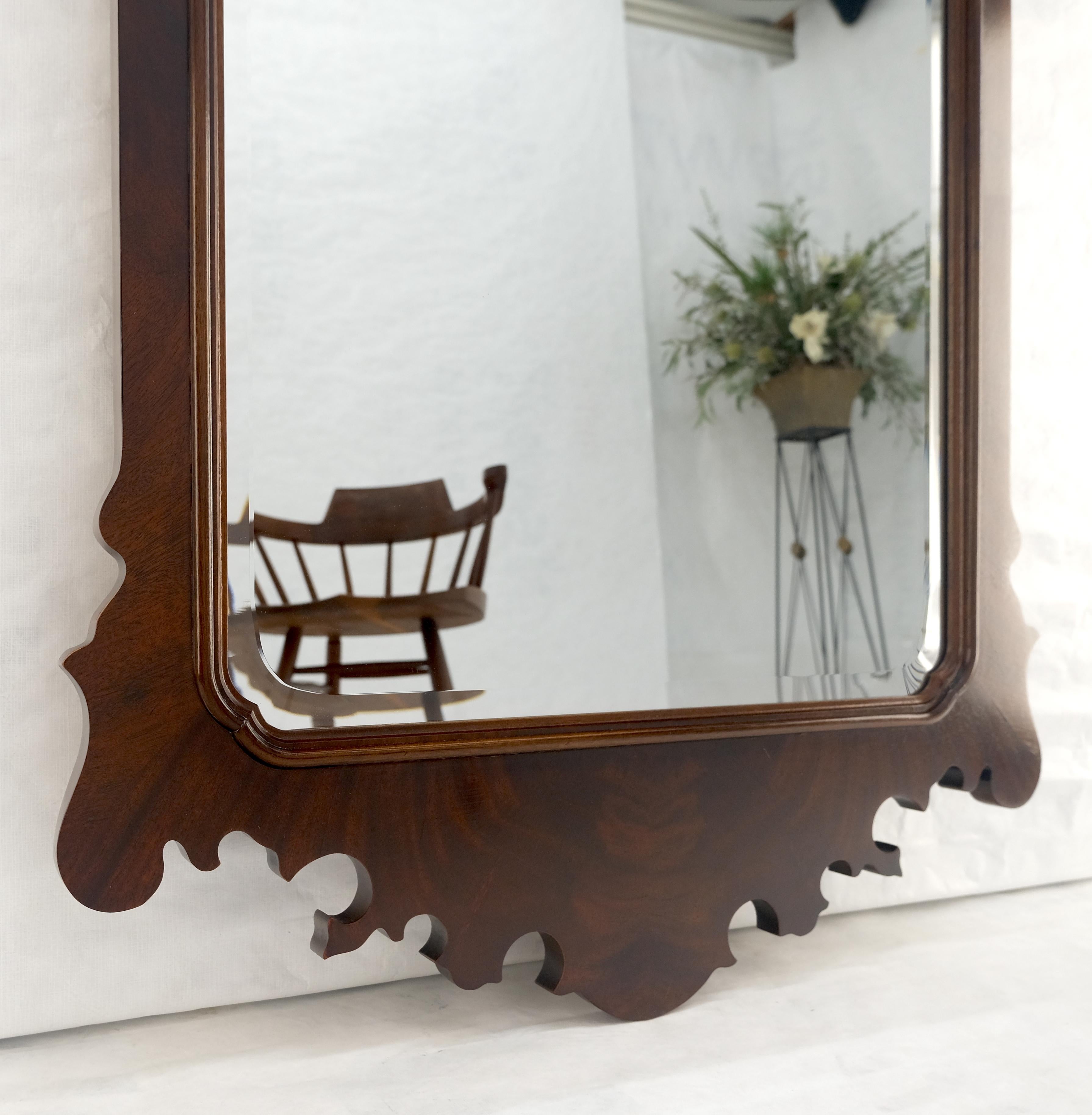 Miroir mural en acajou flammé de style Chippendale par Drexel MINT en vente 2