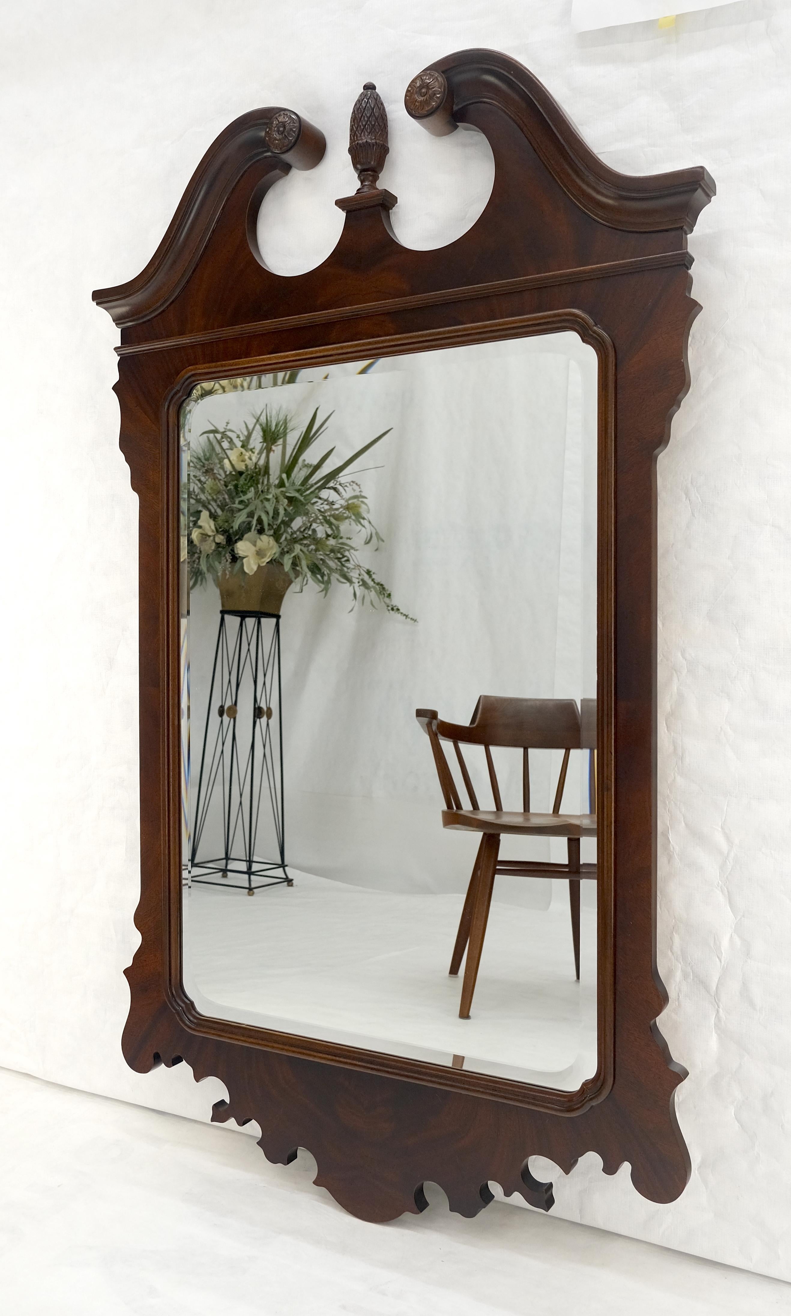 Miroir mural en acajou flammé de style Chippendale par Drexel MINT en vente 3