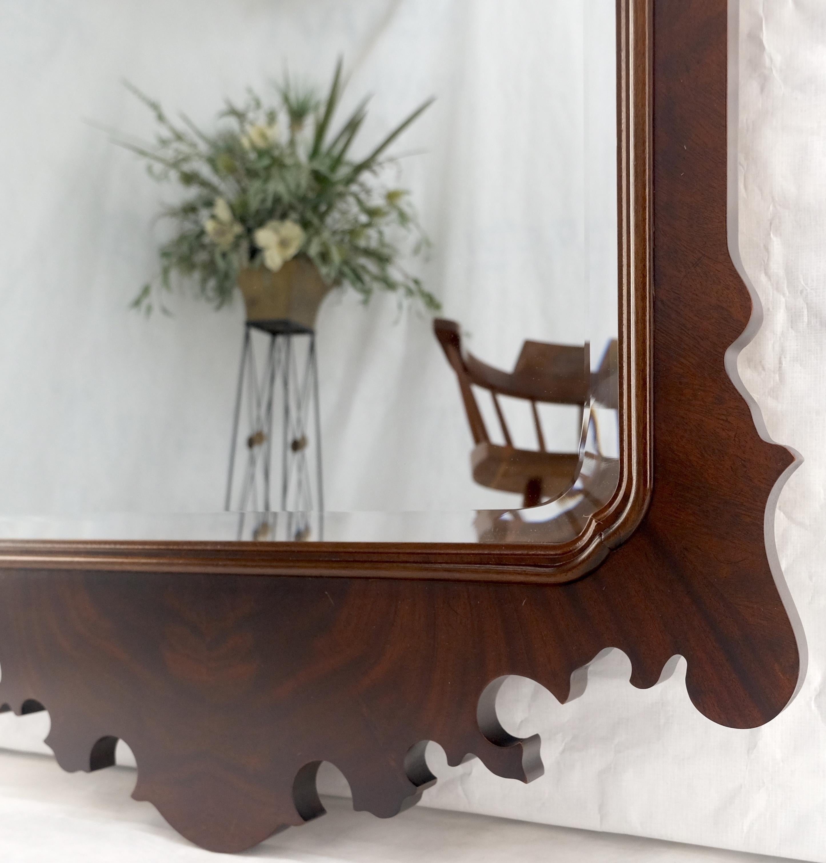 Miroir mural en acajou flammé de style Chippendale par Drexel MINT en vente 4