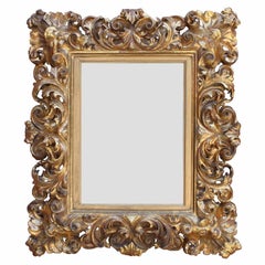 Cadre de miroir figuratif en bois doré sculpté de style baroque florentin du 19ème siècle