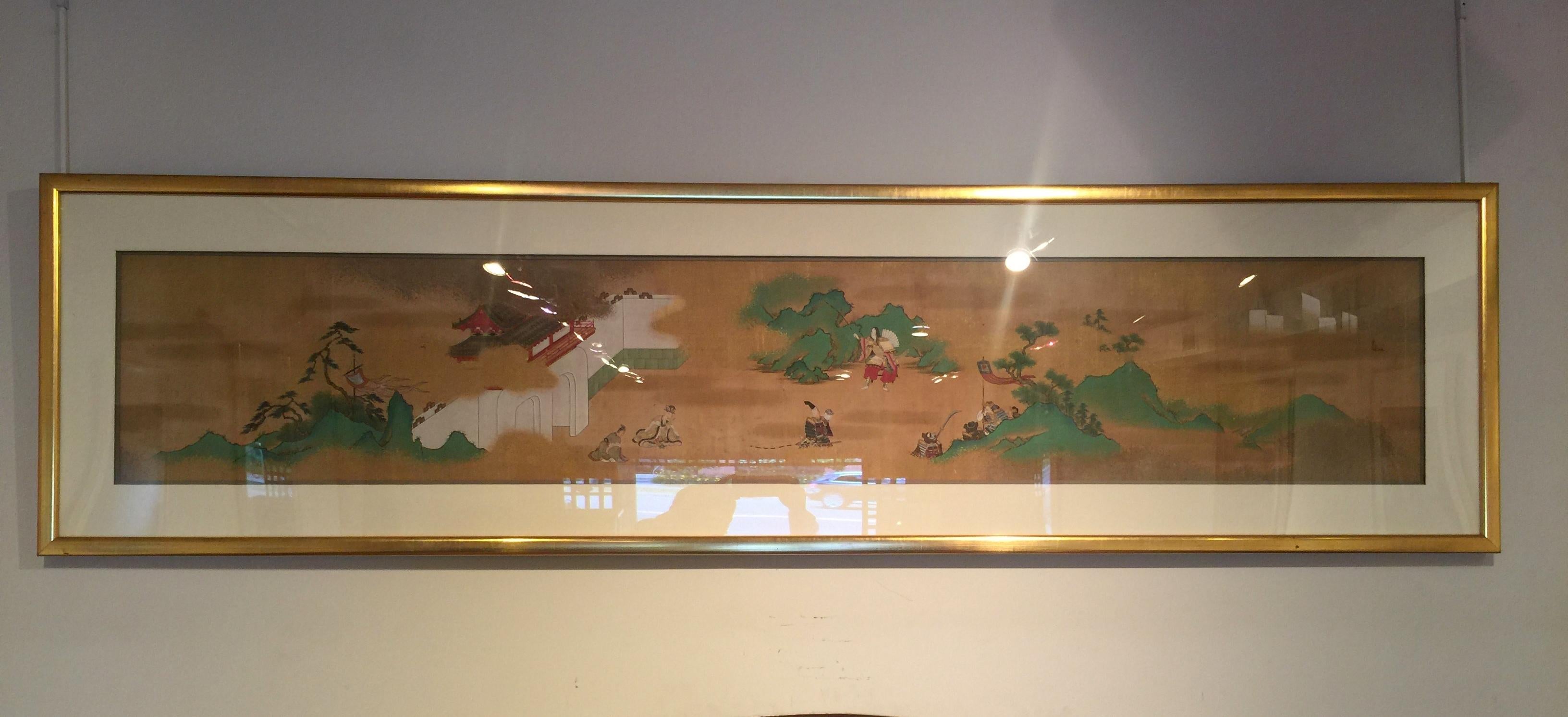 Peinture japonaise raffinée au pinceau représentant des samouraïs et des archers dans un paysage, une section provenant d'un rouleau à main.
 encre et couleur sur soie.  Cadre de conservation
Taille globale :  Largeur de 74 pouces  Hauteur de 19