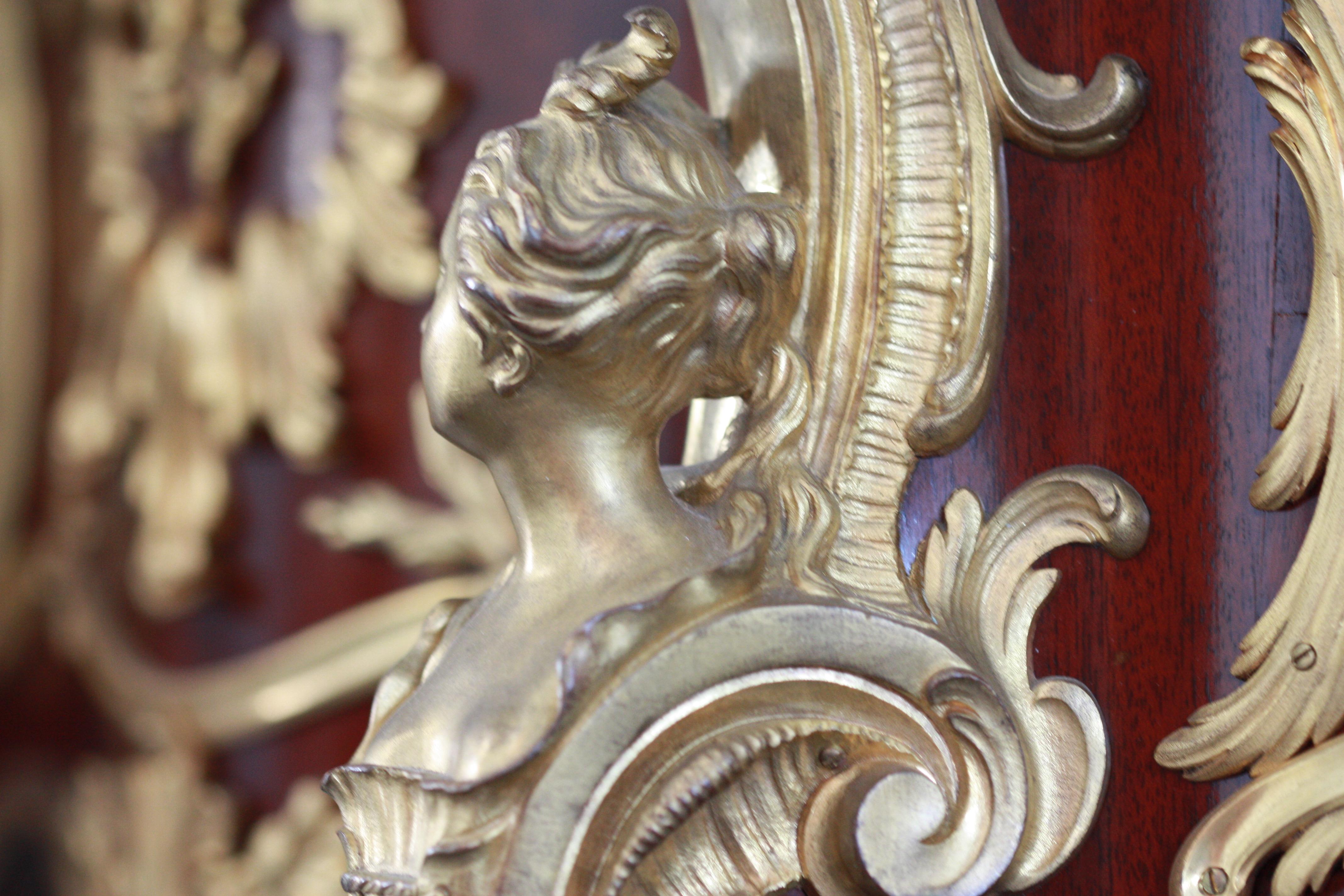 Fina consola de madera de rey Francois Linke montada en ormolu en venta 6