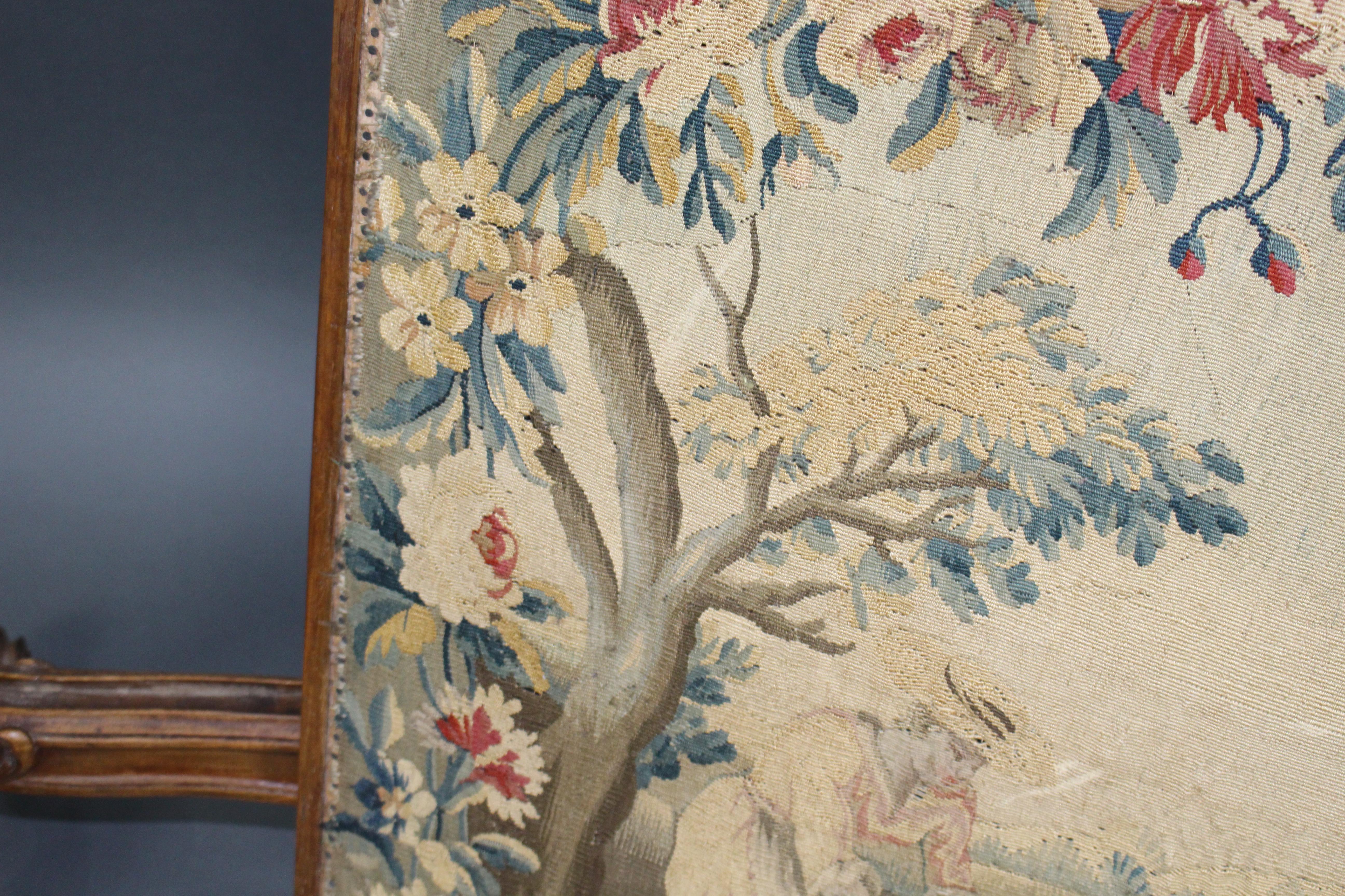 Fine French 18th Century Carved Walnut Tapestry Fire Screen For Sale 7