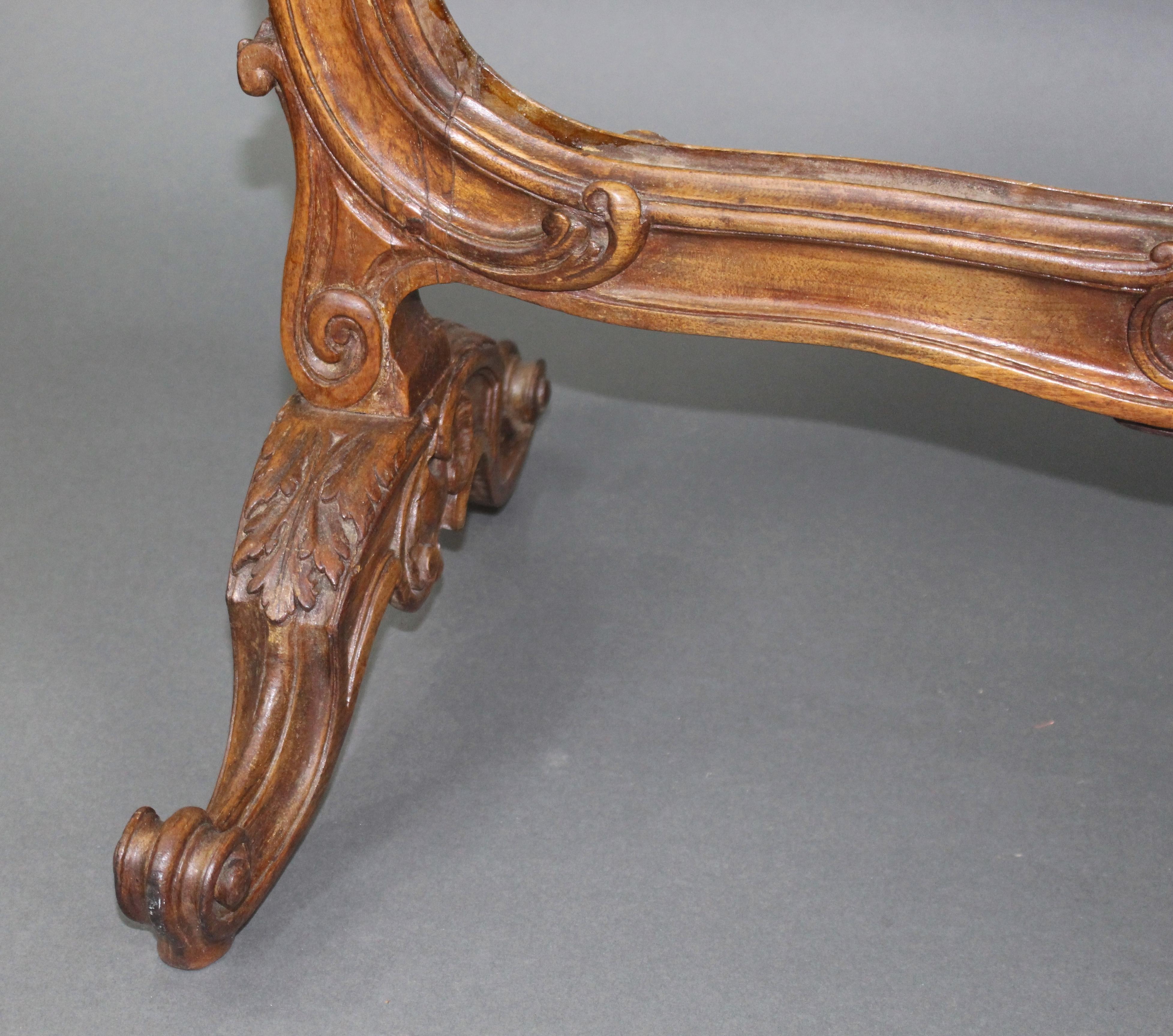 Fine French 18th Century Carved Walnut Tapestry Fire Screen For Sale 8