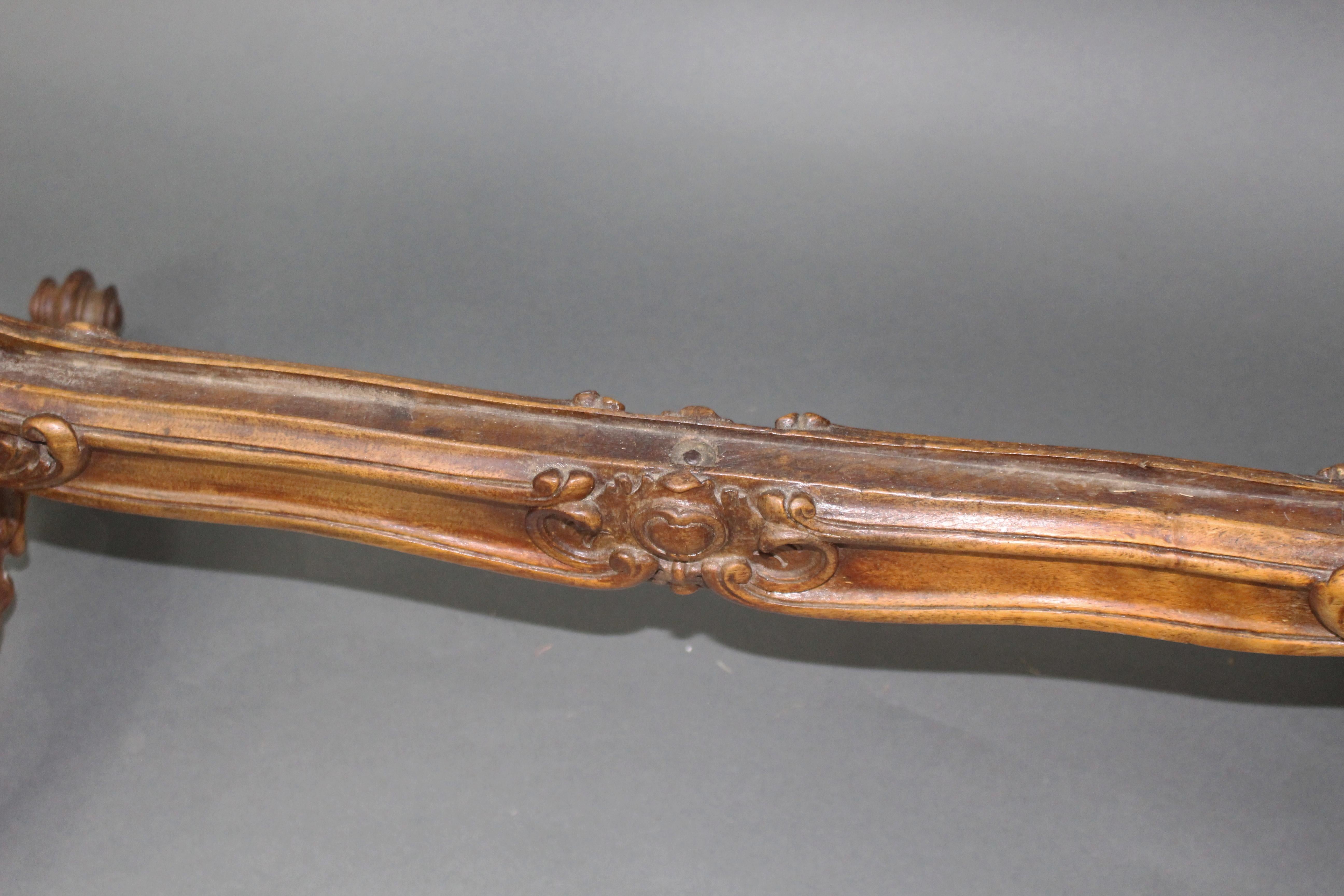 Fine French 18th Century Carved Walnut Tapestry Fire Screen For Sale 9
