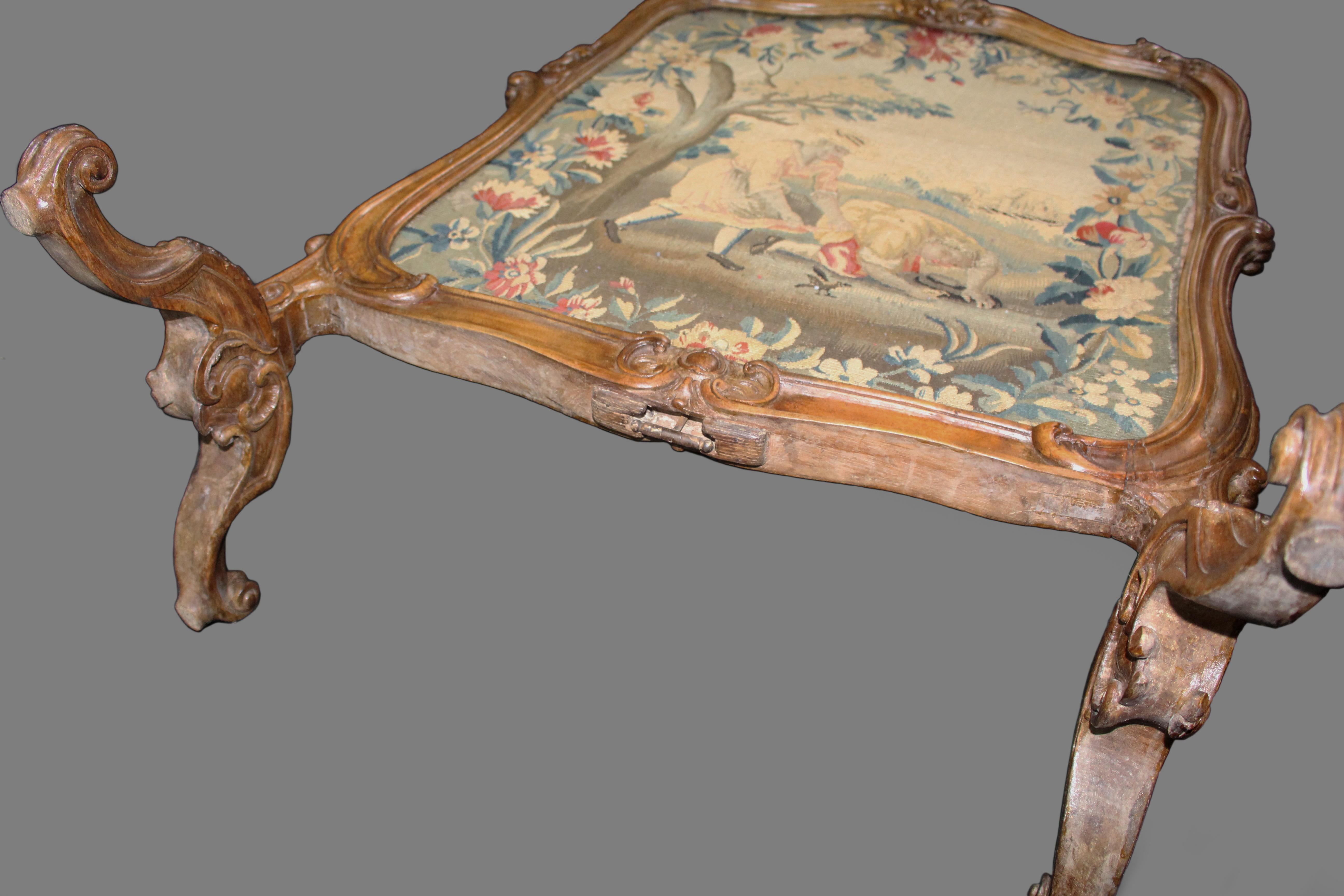 Fine French 18th Century Carved Walnut Tapestry Fire Screen For Sale 10