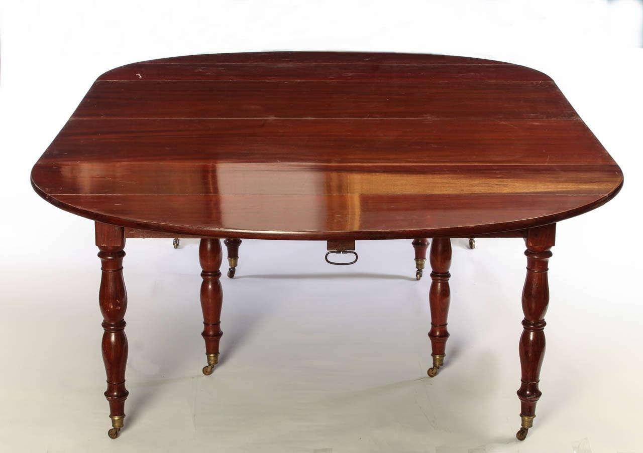 Louis XVI Table de salle à manger française du 18ème siècle en acajou à rallonge extensible en vente