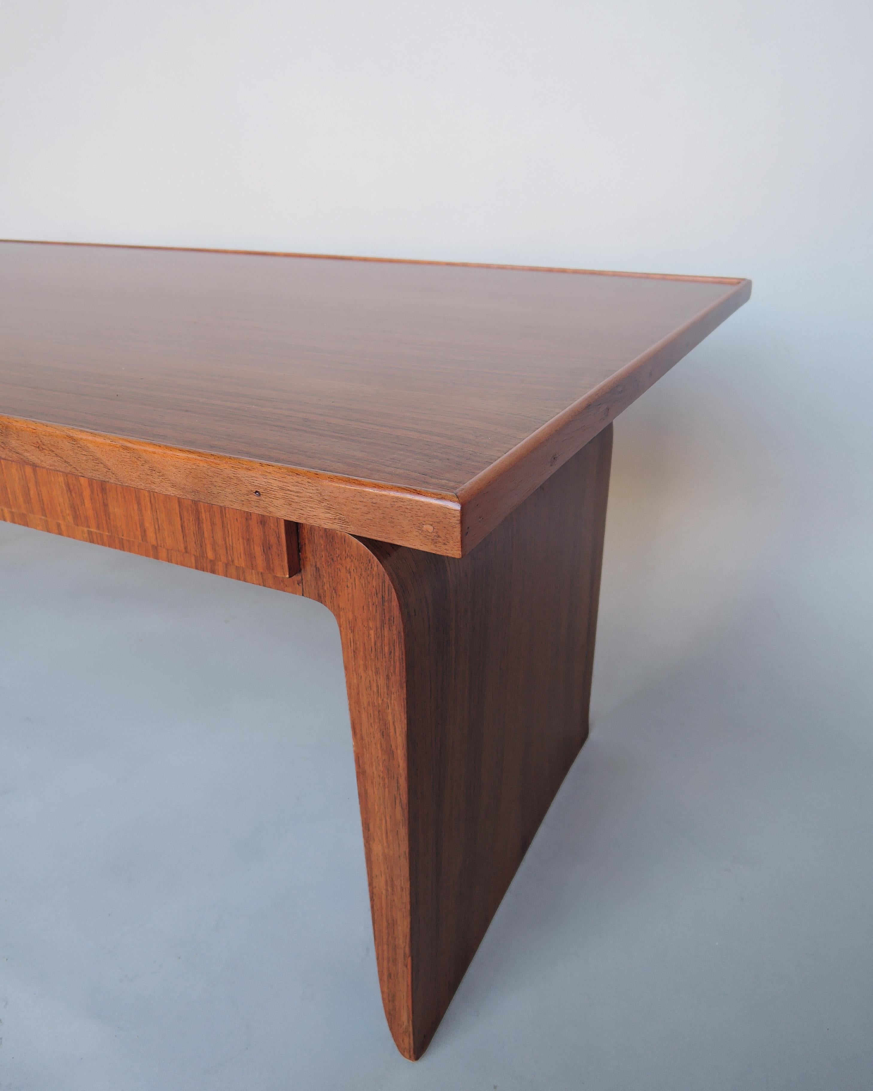 Fine French 1930s Coffee Table by Jean Pascaud en vente 3