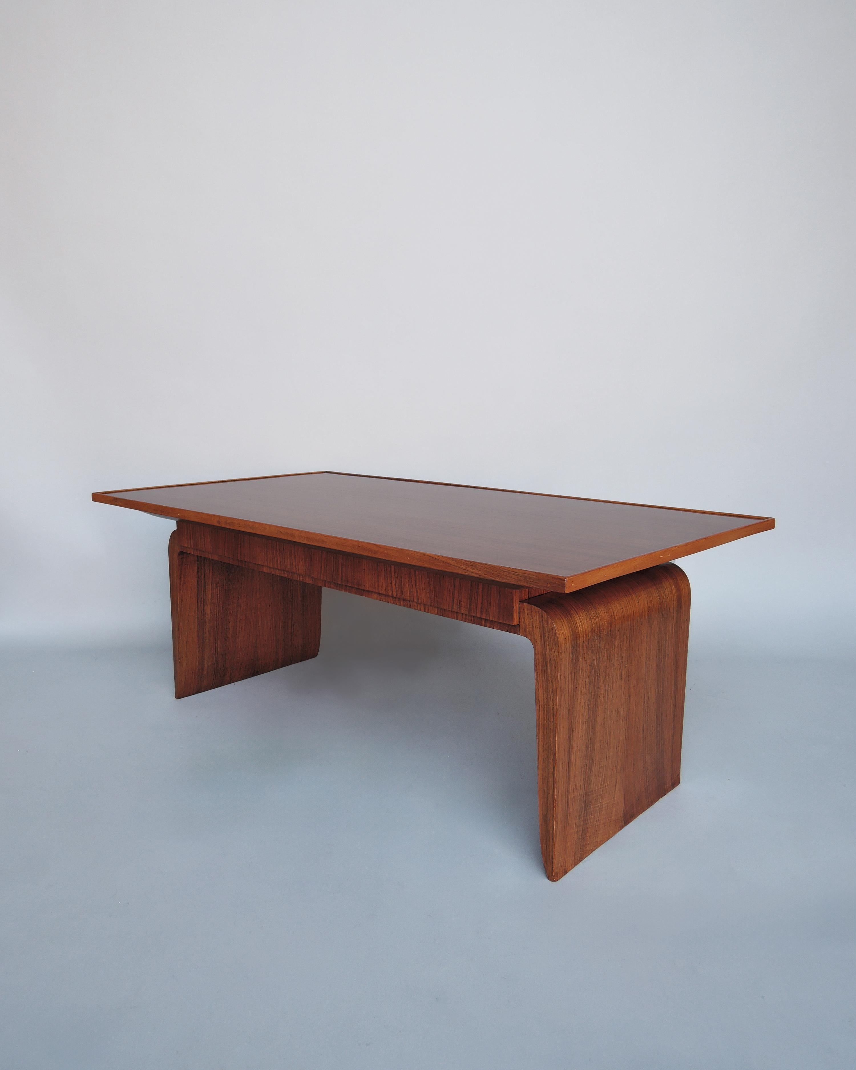 Fine French 1930s Coffee Table by Jean Pascaud en vente 7