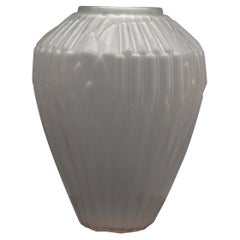Fino jarrón francés de cristal esmerilado "Roseaux" de André Hunebelle de los años 30
