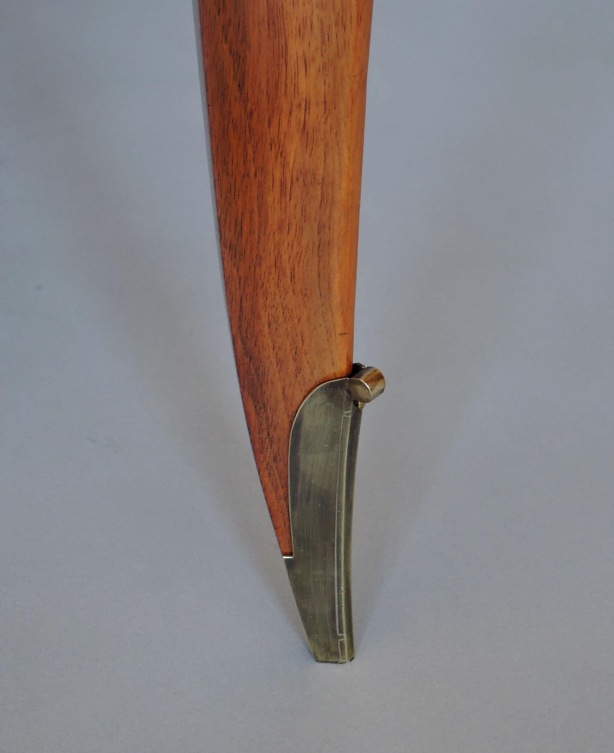 Französischer Nussbaum-Schreibtisch von Jean Pascaud aus den 1940er Jahren im Angebot 9