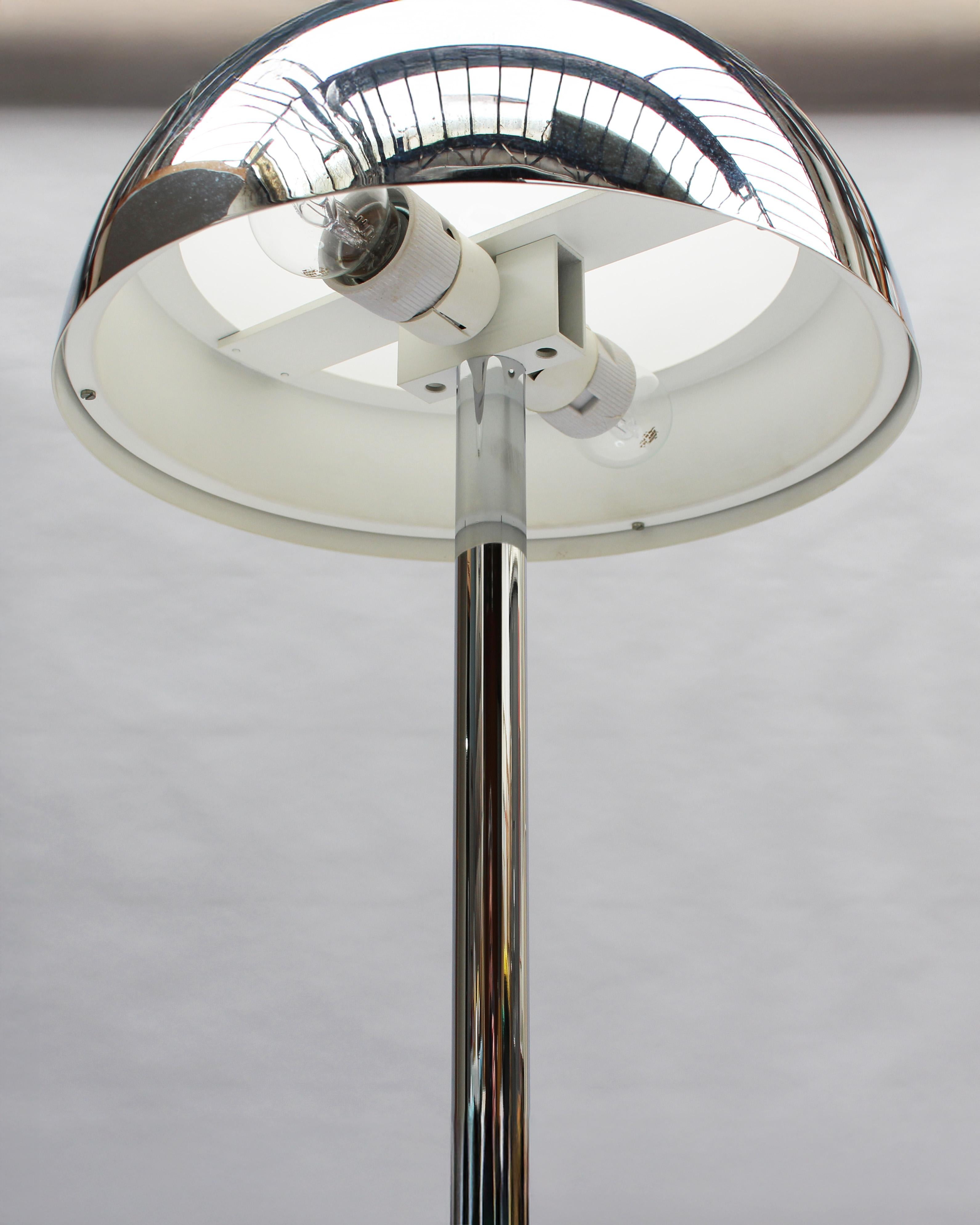 Lampe de lecture sur pied en verre et chrome des années 1950 de Jean Perzel en vente 2