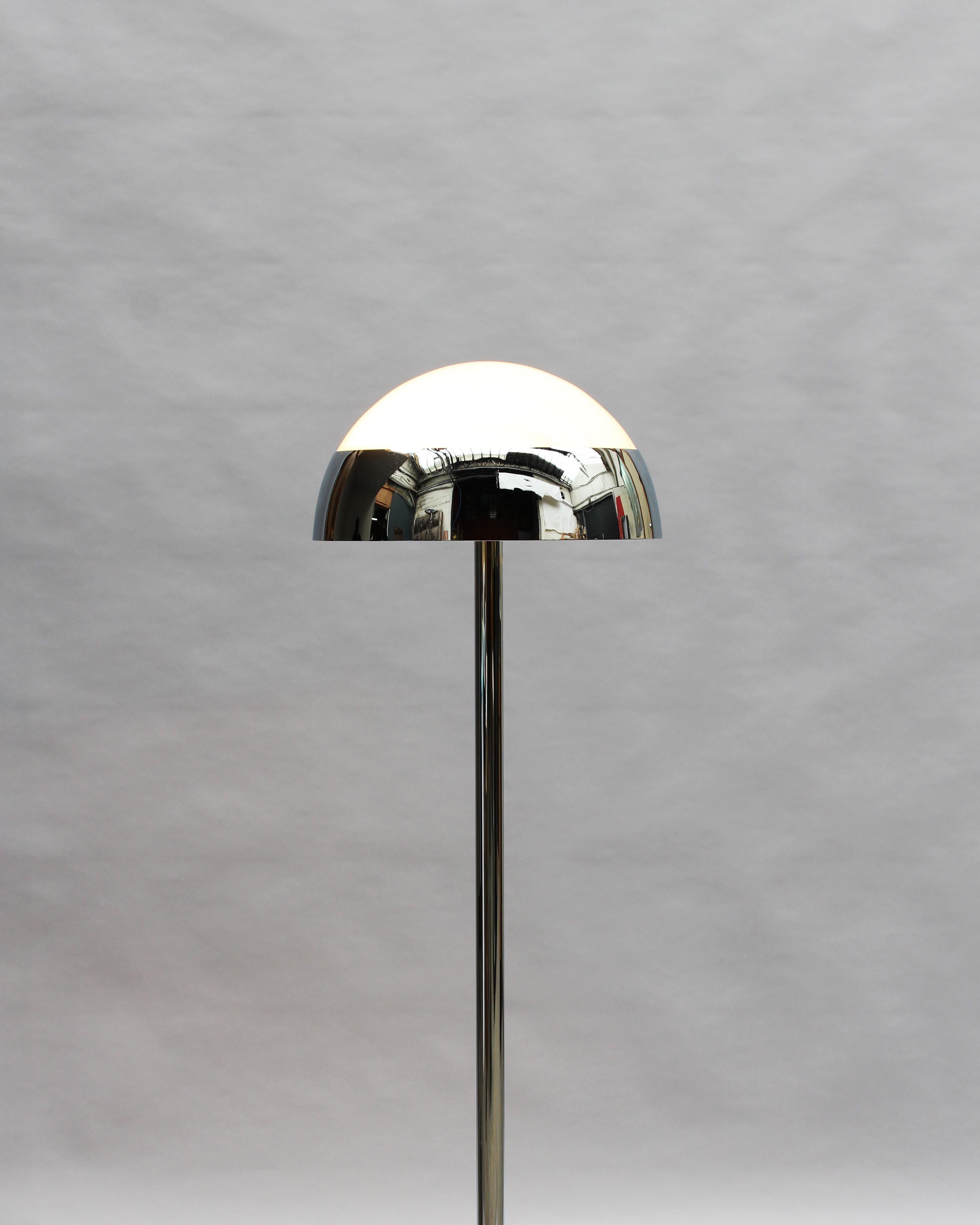 Français Lampe de lecture sur pied en verre et chrome des années 1950 de Jean Perzel en vente
