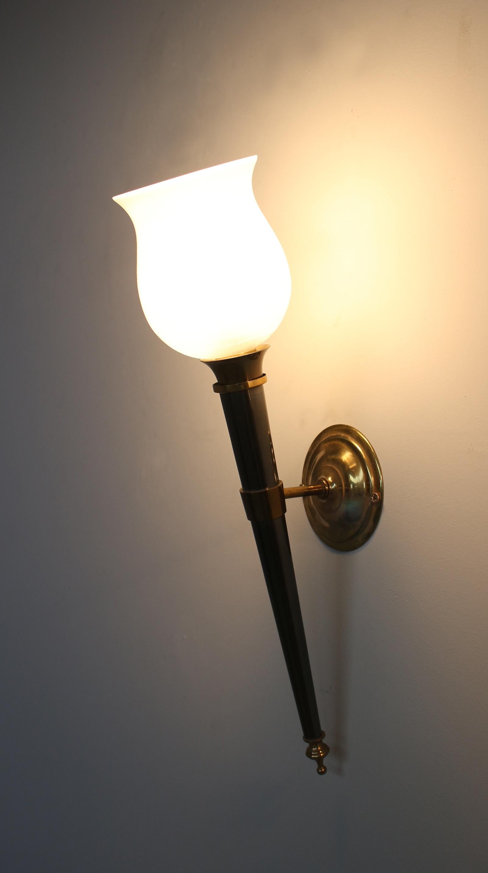 20th Century Fine French 1950s Glass and Metal Wall Light For Sale