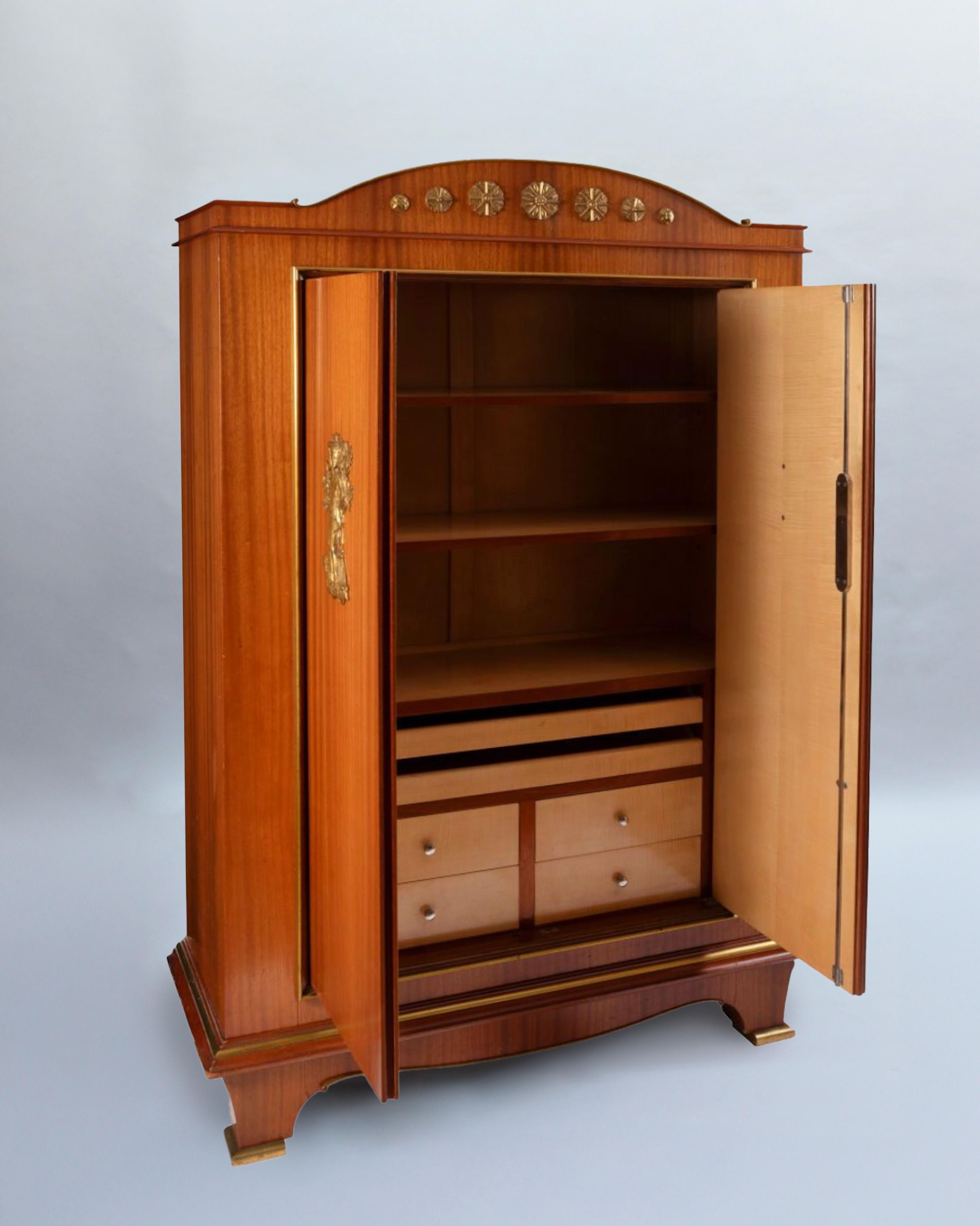 Schöner französischer Mahagoni-Schrank von Andre Arbus und Vadim Androusov aus den 1950er Jahren im Angebot 5