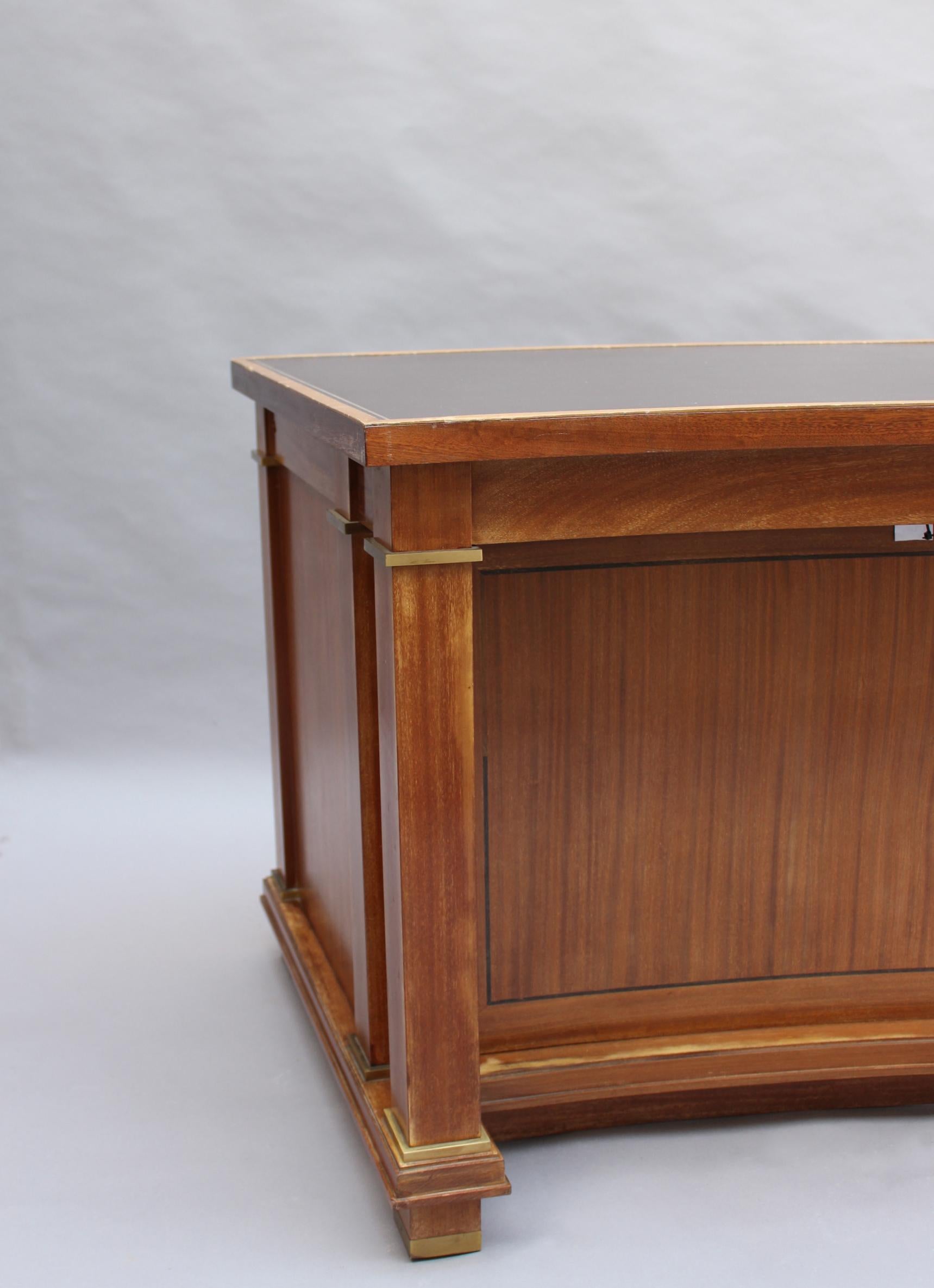 Gebogener französischer Mahagoni-Schreibtisch aus den 1950er Jahren von Jacques Adnet '2 verfügbar' im Angebot 4