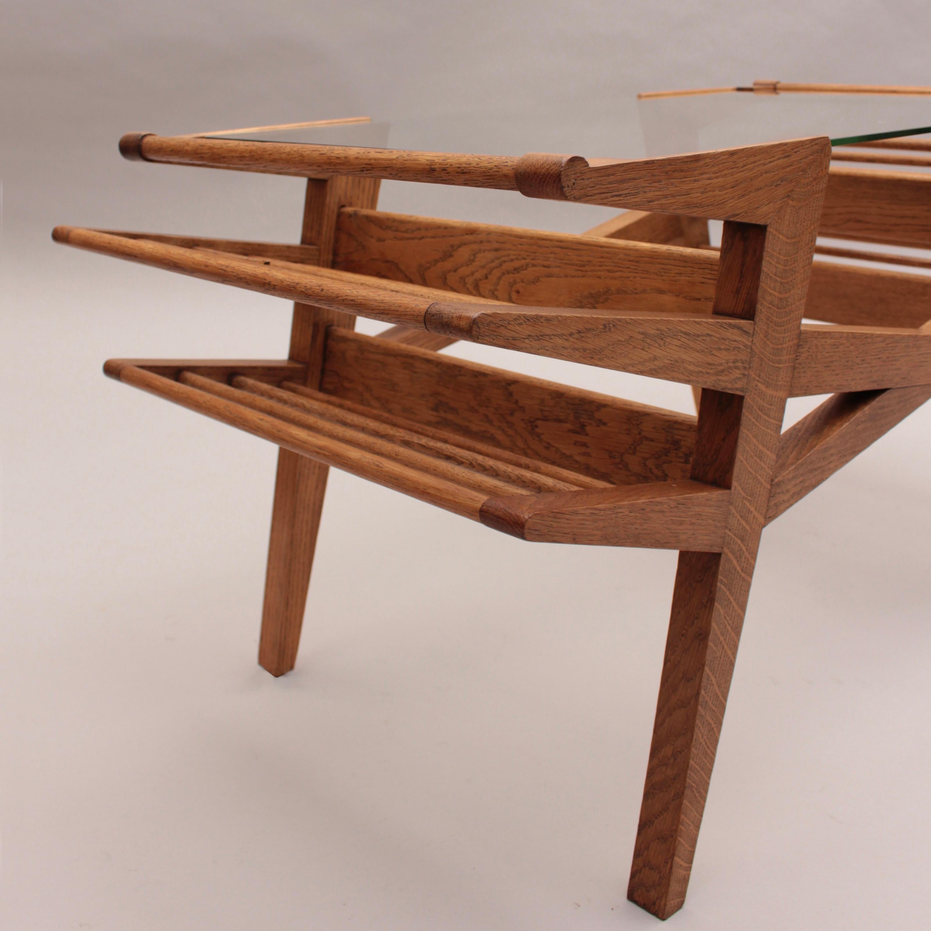 Table basse en chêne et verre des années 1950 par Maxime Old en vente 10