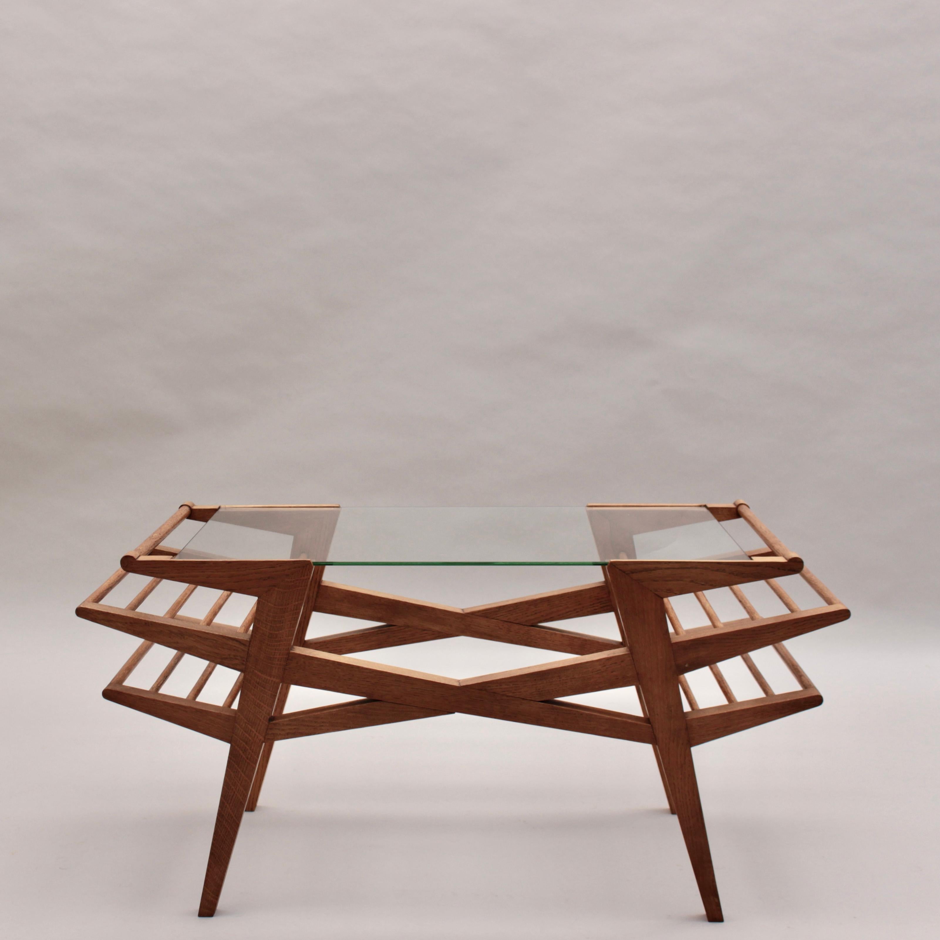 Table basse en chêne et verre des années 1950 par Maxime Old Bon état - En vente à Long Island City, NY