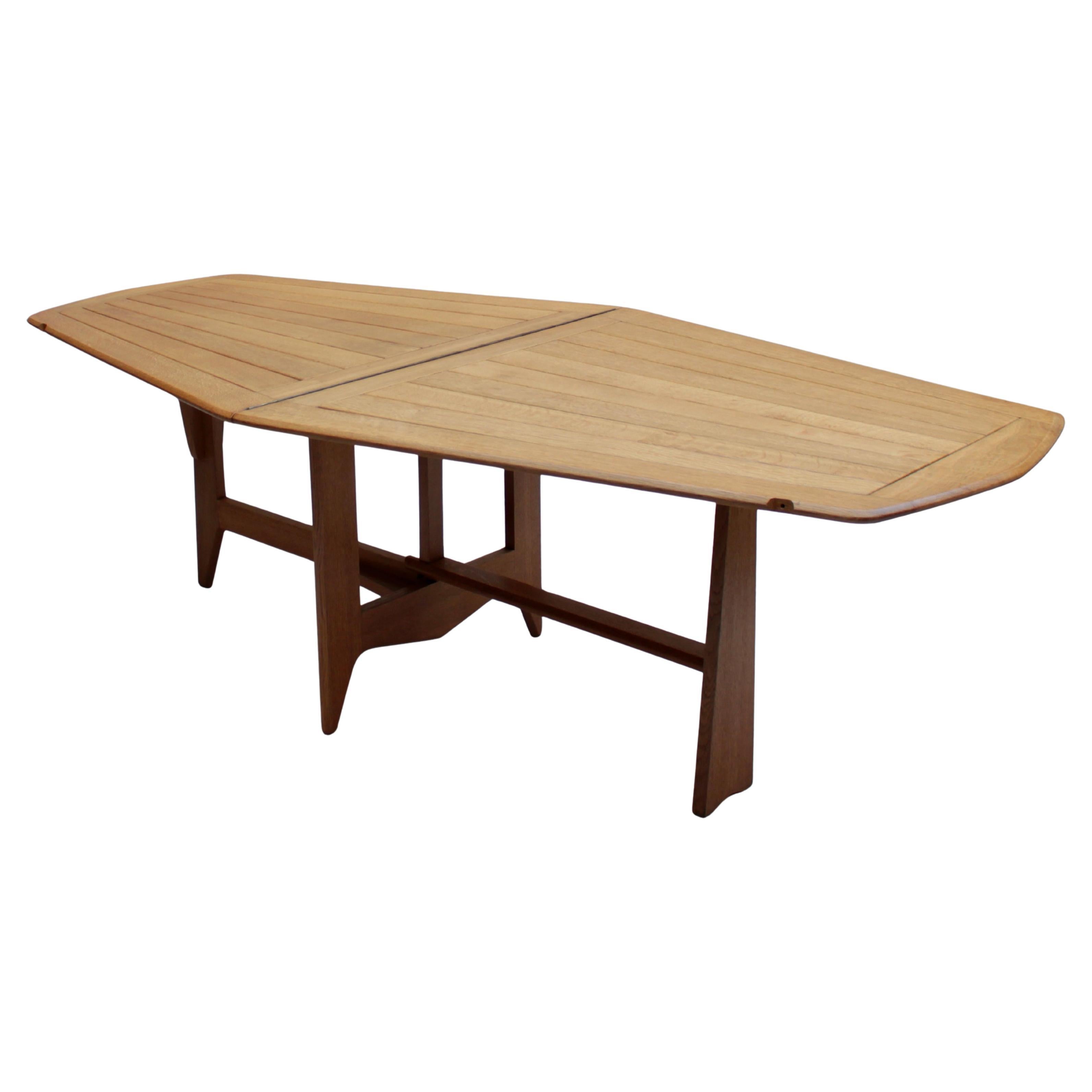 Raffinato tavolo "Portefeuille" francese degli anni '50 in Oak di Guillerme & Chambron