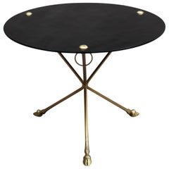 Table d'appoint française des années 1950 à plateau en opaline et base en bronze