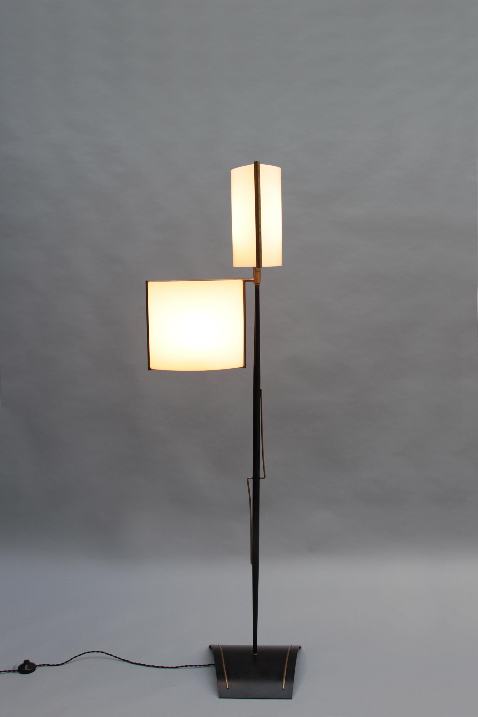 Feine französische drehbare Stehlampe von Lunel aus den 1950er Jahren (Französisch) im Angebot