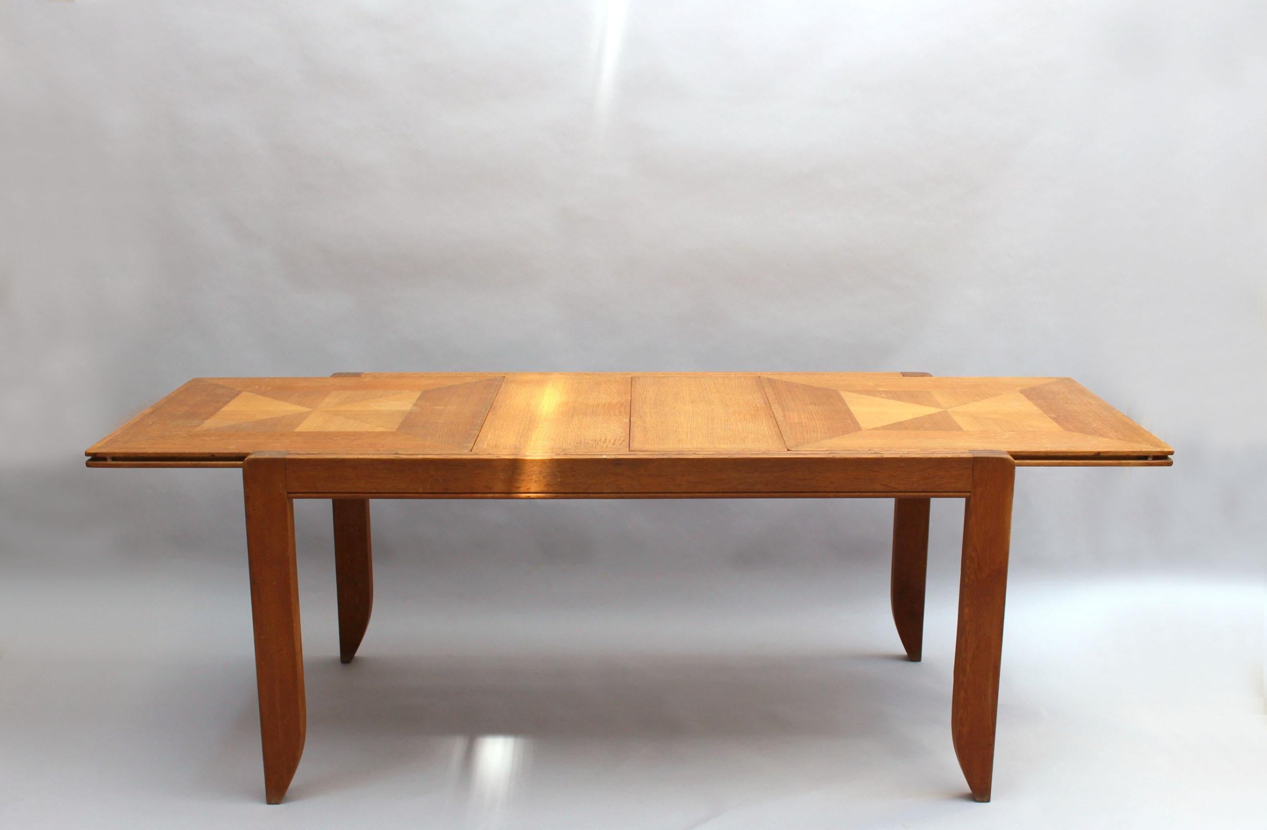 Fine French 1970s Extendable Oak Dining Table by Guillerme & Chambron In Good Condition For Sale In Long Island City, NY