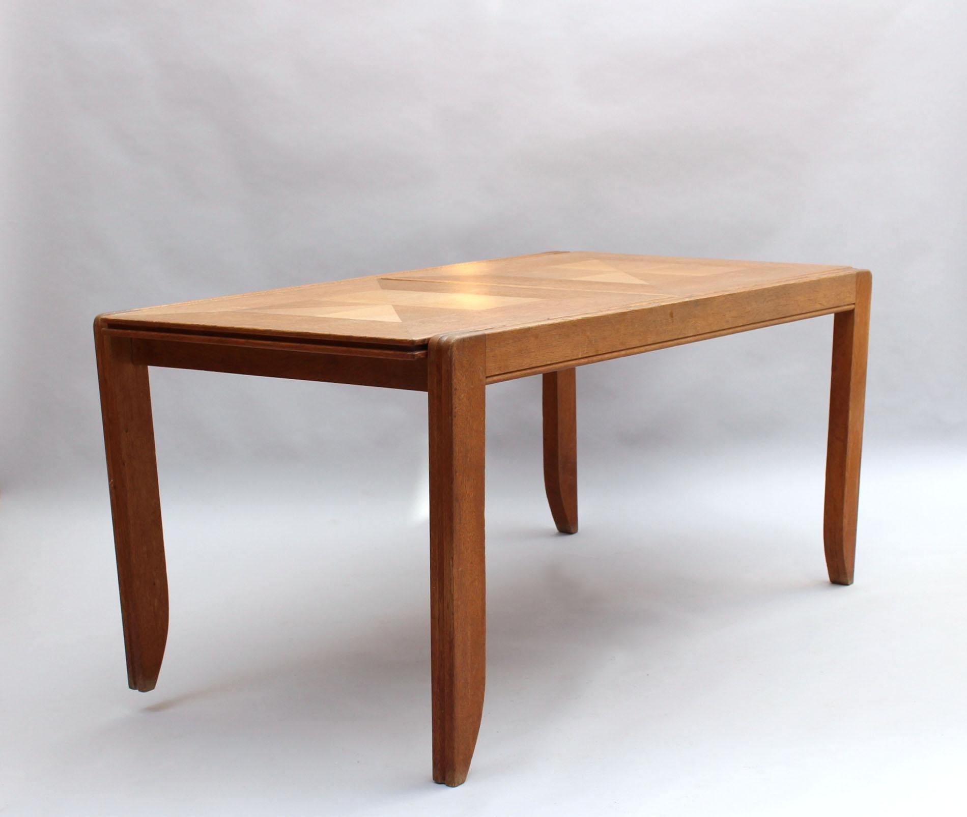 Fine French 1970s Extendable Oak Dining Table by Guillerme & Chambron For Sale 1