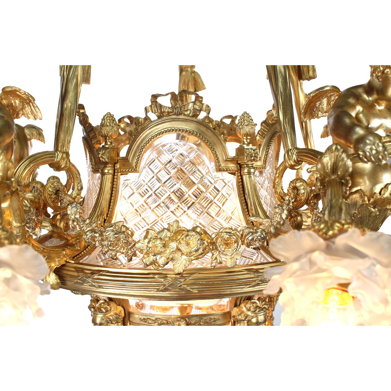 Französischer Kronleuchter aus vergoldeter Bronze und Baccarat im Louis-XV-Stil des 19. und 20. Jahrhunderts im Angebot 2