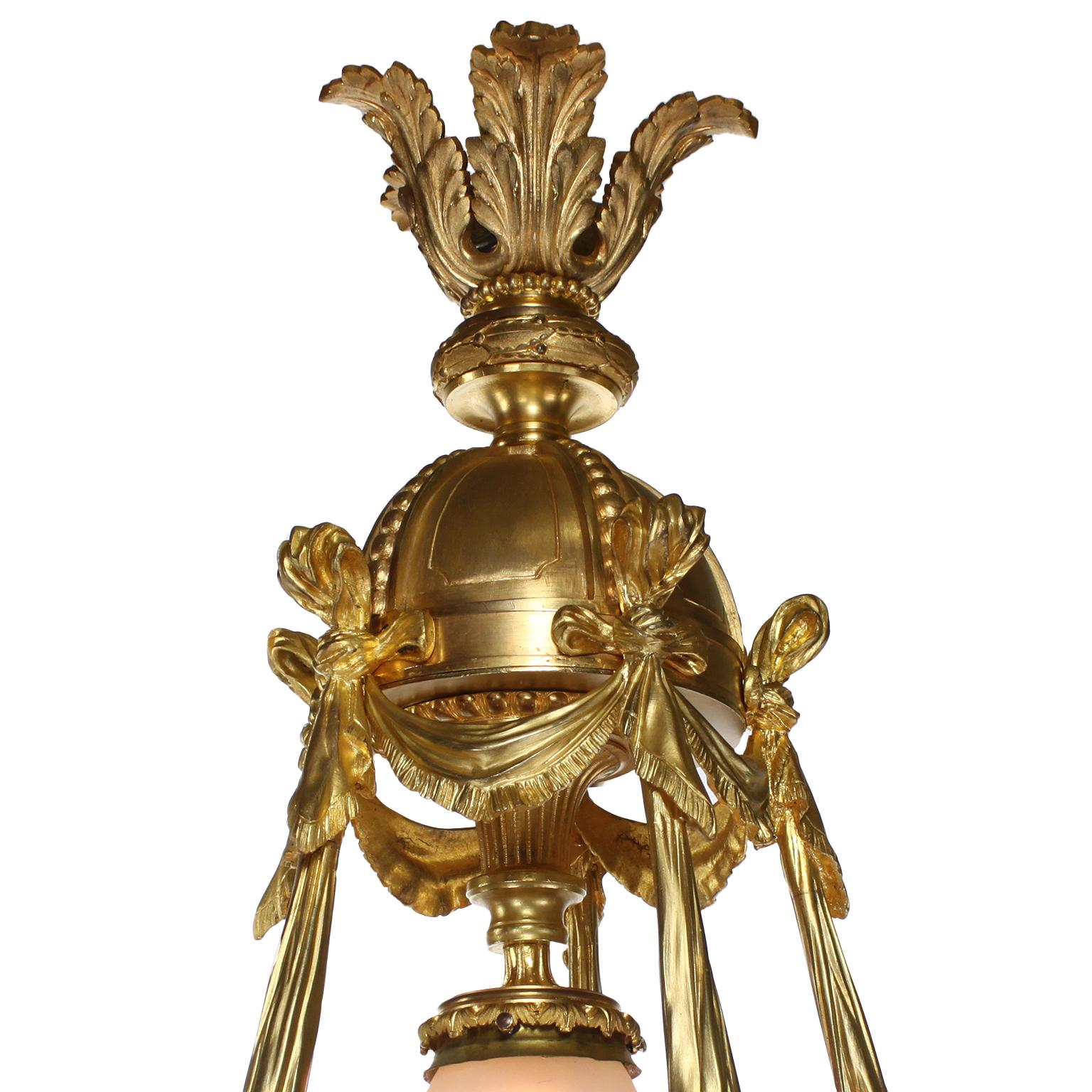 Französischer Kronleuchter aus vergoldeter Bronze und Baccarat im Louis-XV-Stil des 19. und 20. Jahrhunderts im Angebot 6