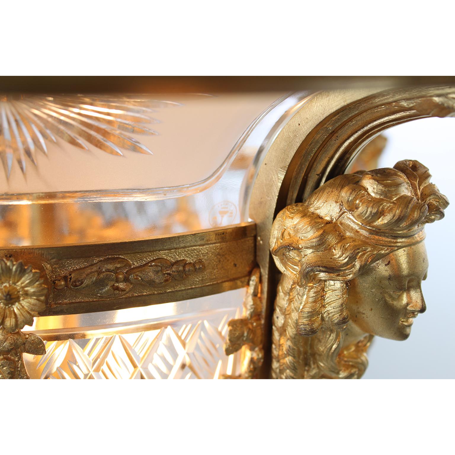 Französischer Kronleuchter aus vergoldeter Bronze und Baccarat im Louis-XV-Stil des 19. und 20. Jahrhunderts im Angebot 8