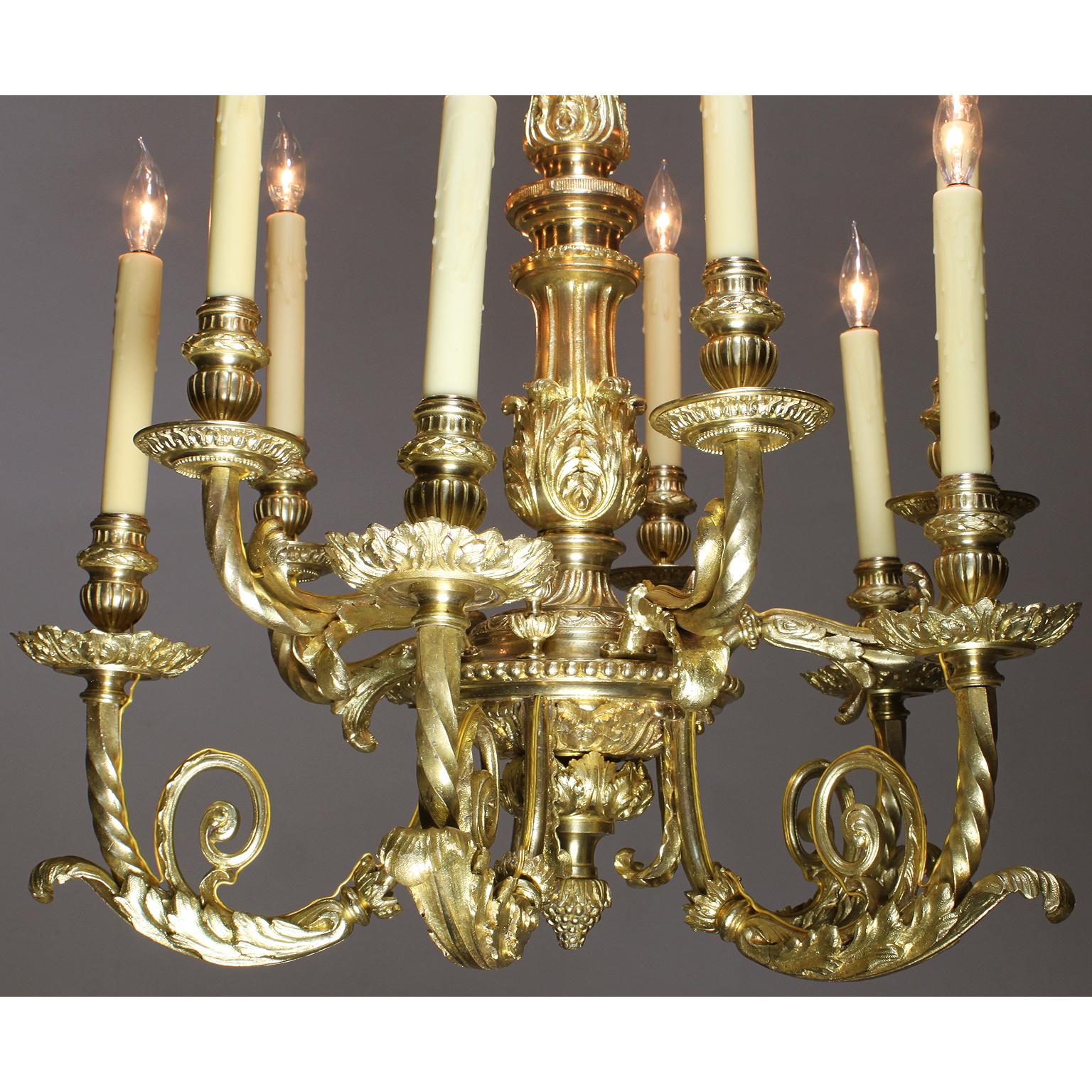 Doré Lustre à 10 lumières en bronze doré de style Louis XV du XIXe/XXe siècle français en vente