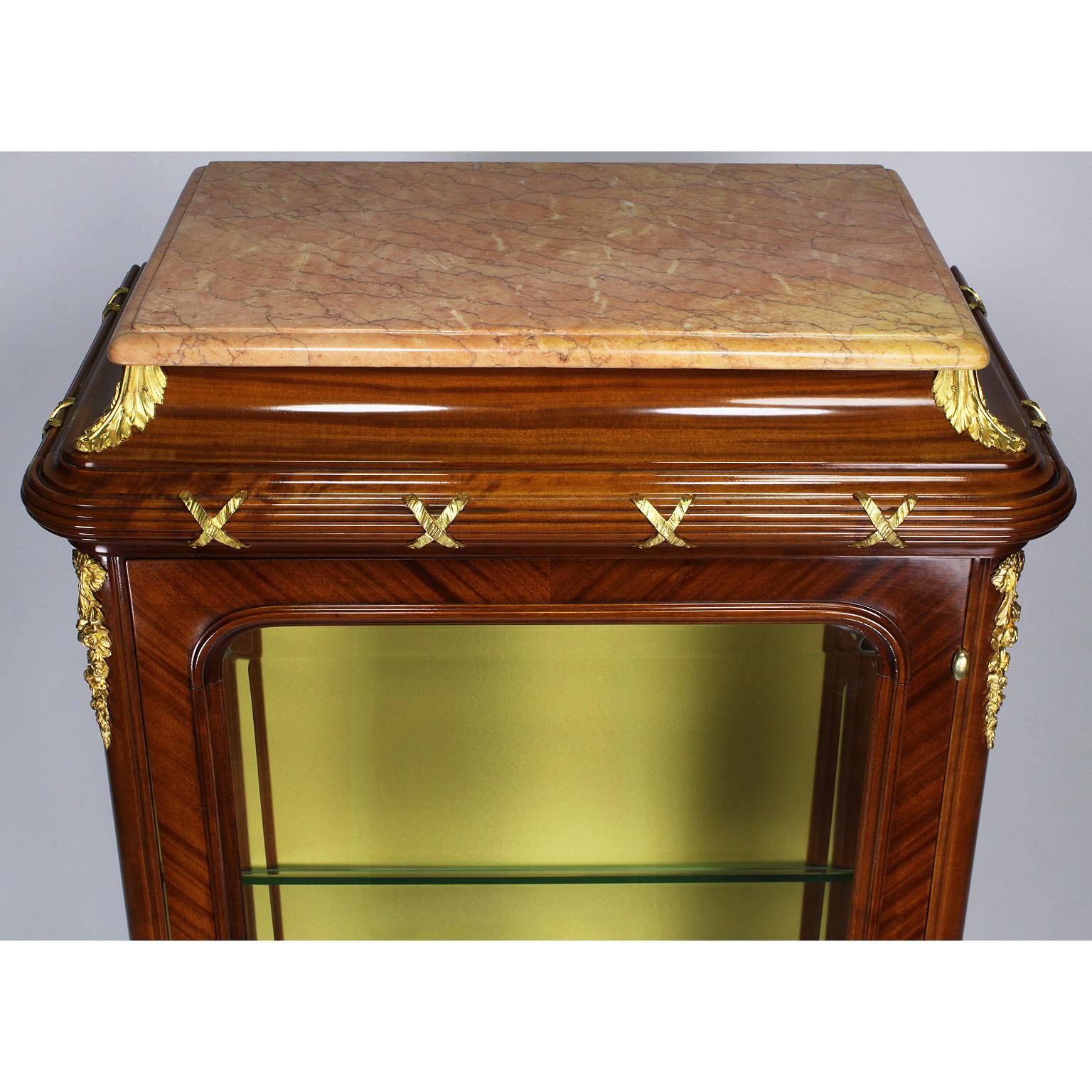 Fine French 19th-20th Century Louis XV Style Ormolu-Mounted Tulipwood Vitrine In Good Condition For Sale In Los Angeles, CA