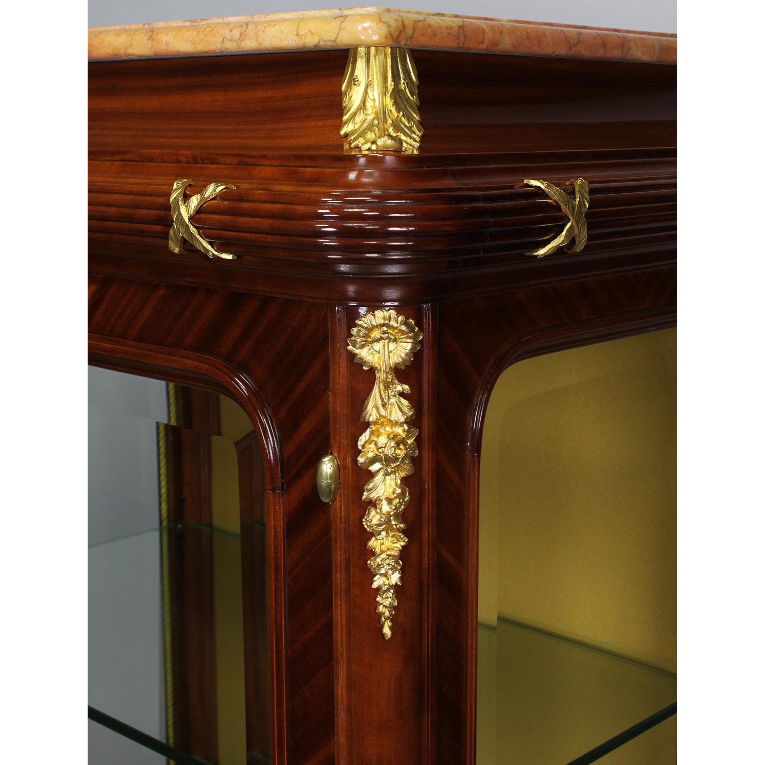 Fine French 19th-20th Century Louis XV Style Ormolu-Mounted Tulipwood Vitrine For Sale 1