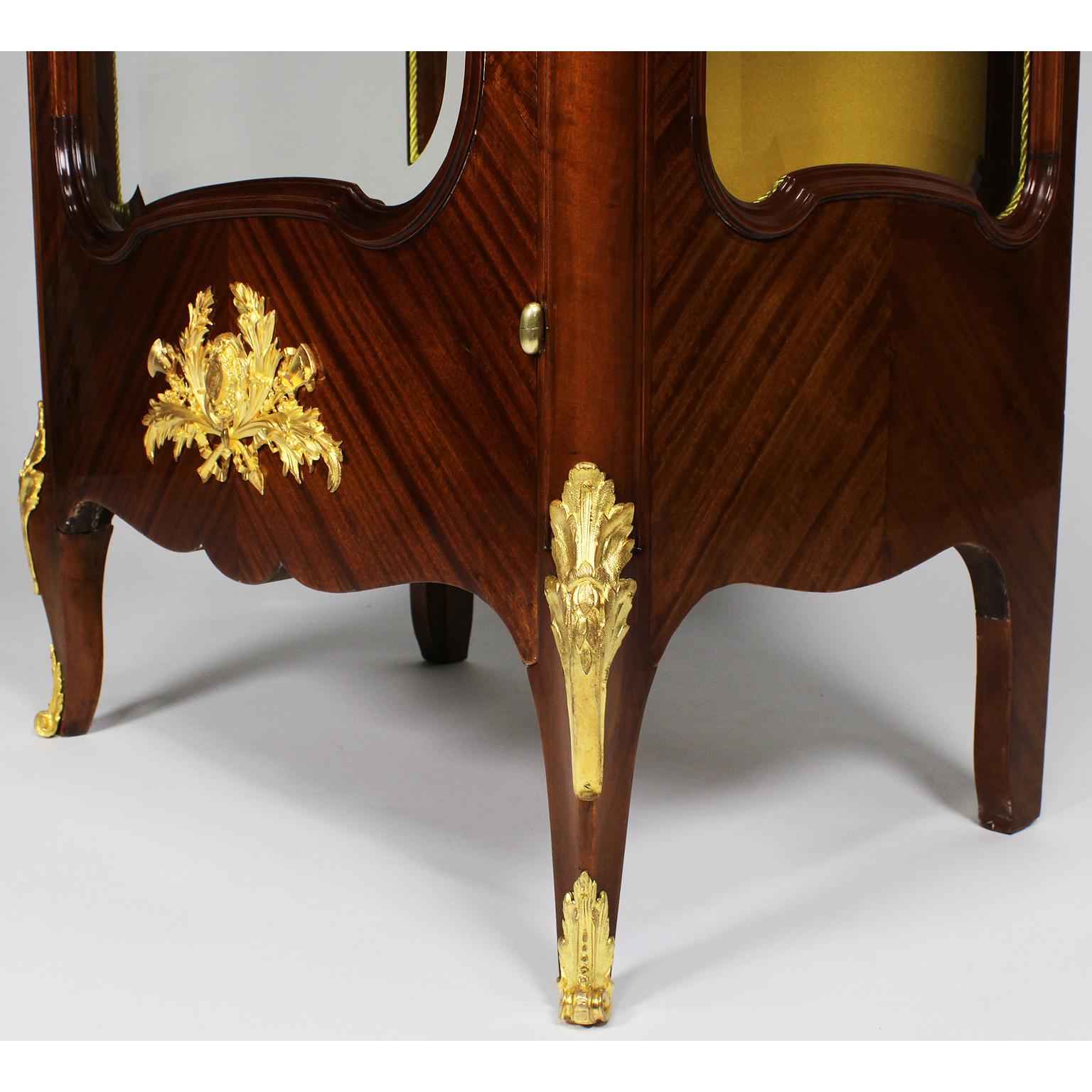 Fine French 19th-20th Century Louis XV Style Ormolu-Mounted Tulipwood Vitrine For Sale 2