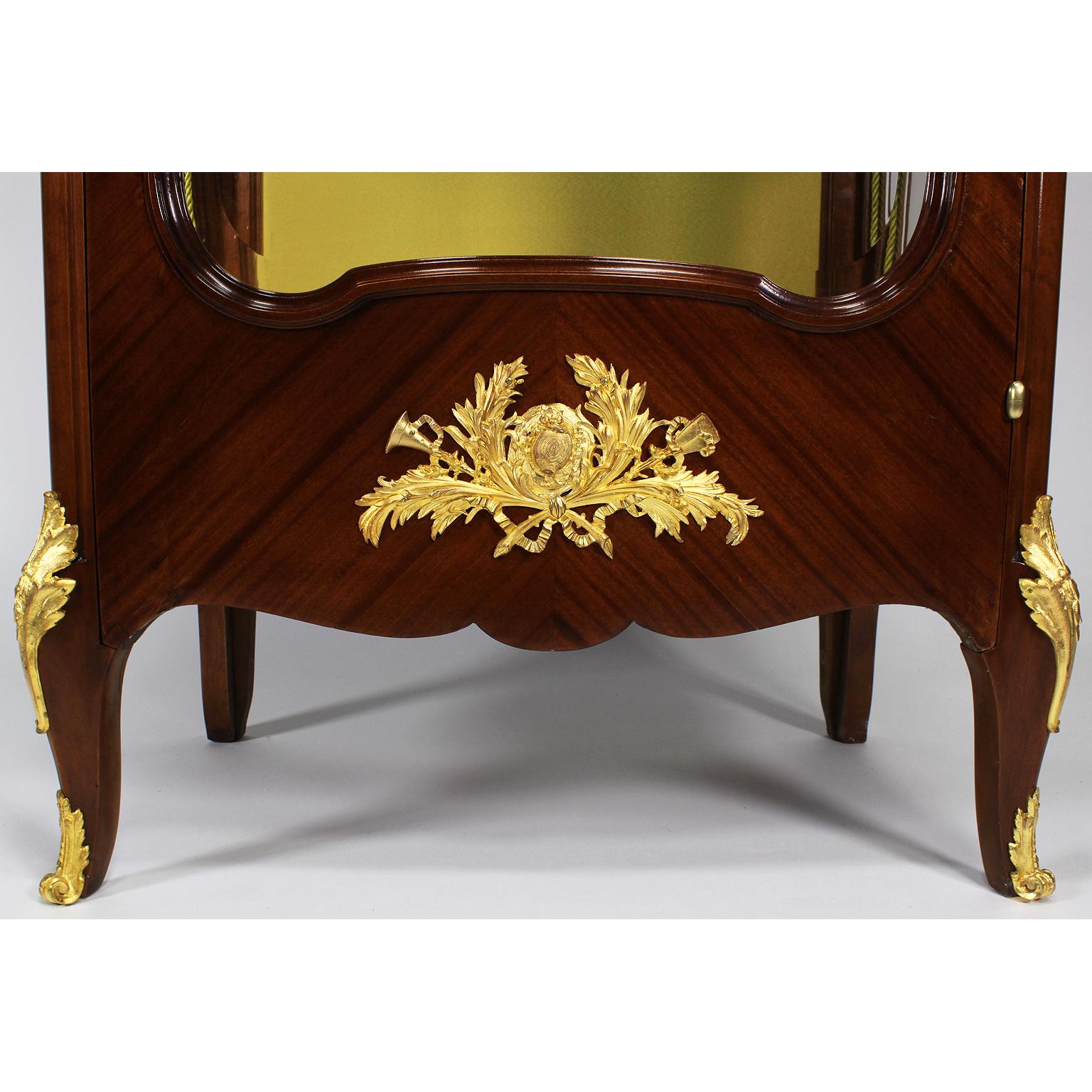 Fine French 19th-20th Century Louis XV Style Ormolu-Mounted Tulipwood Vitrine For Sale 3