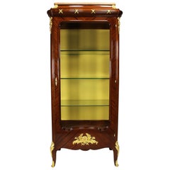 Vitrine française de style Louis XV du 19e-20e siècle en bois de tulipier montée en bronze doré