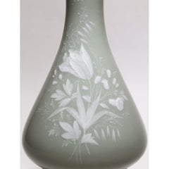 Französische Tischlampe aus Pâte-sur-Pâte-Porzellan und vergoldeter Bronze aus dem 19. und 20. Jahrhundert