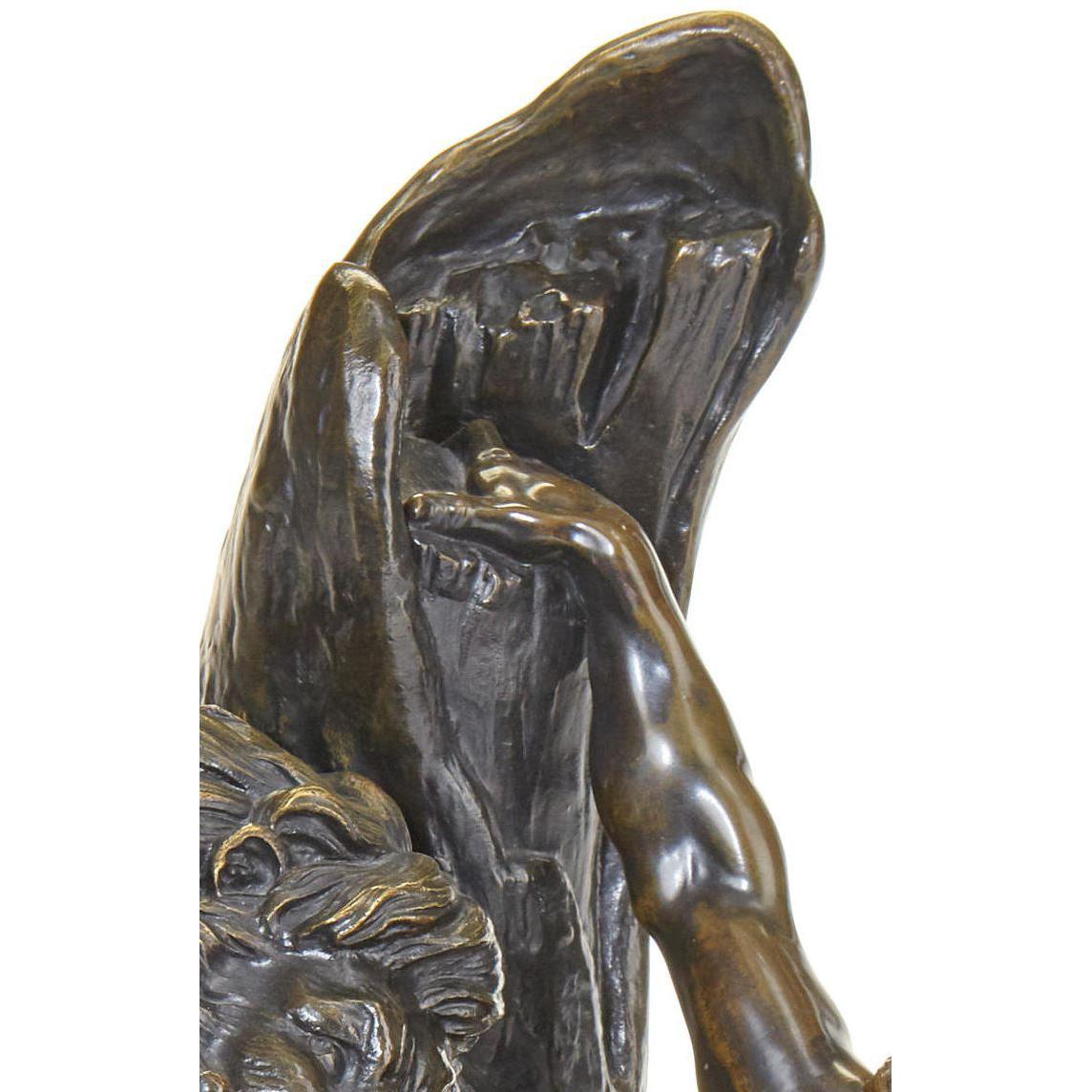 Français Belle statuette française en bronze du XIXe siècle représentant « Milon de Crotone » attaqué par un lion, d'après Falconet en vente