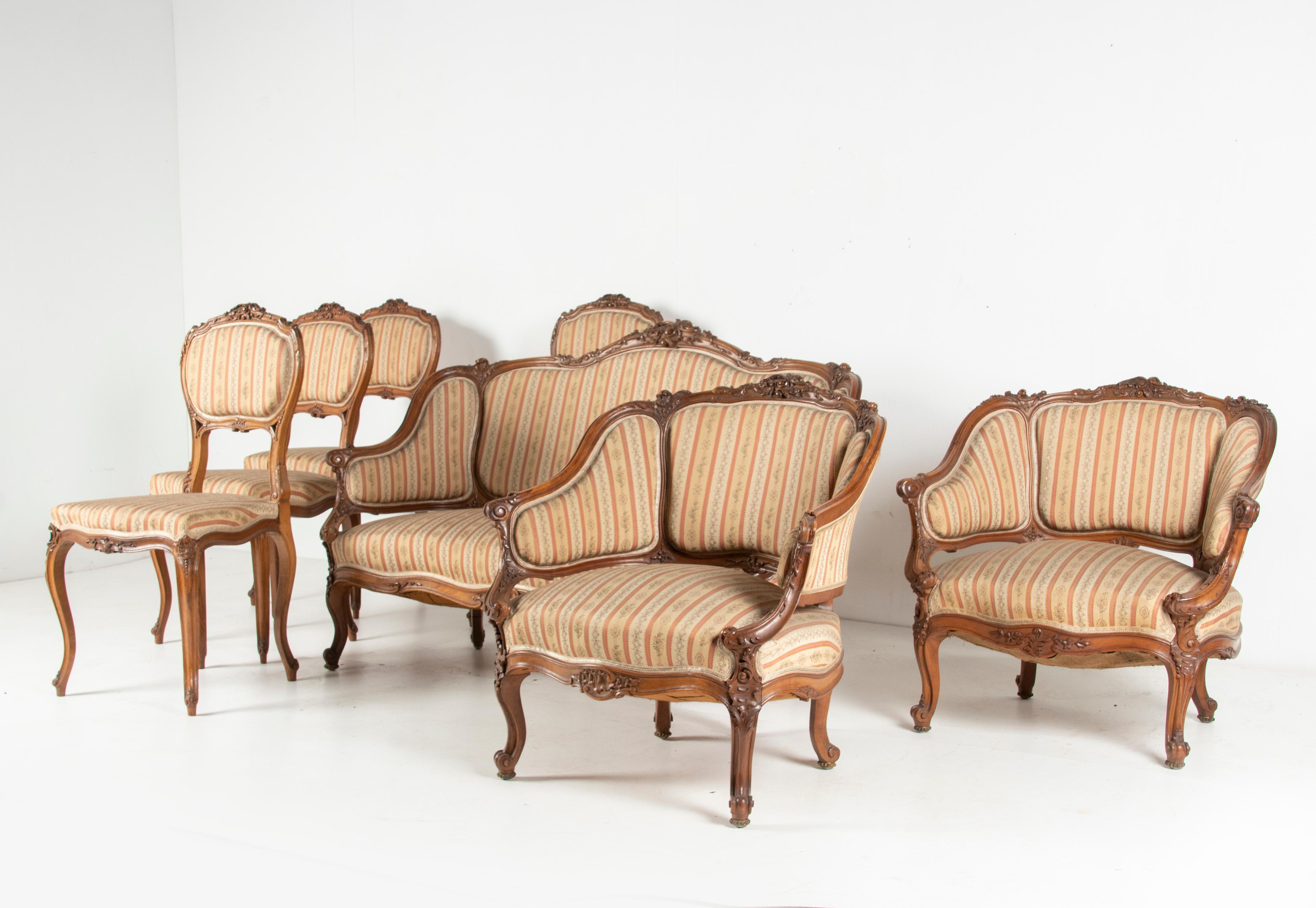 A finely carved sofa suite in Louis XV style made of solid walnut. Floral accents, scroll work arms, and cabriole legs. Consisting of one sofa, 2 bergère armchairs and 4 chairs. Made in France, circa 1880-1890.

The upholstery is in good