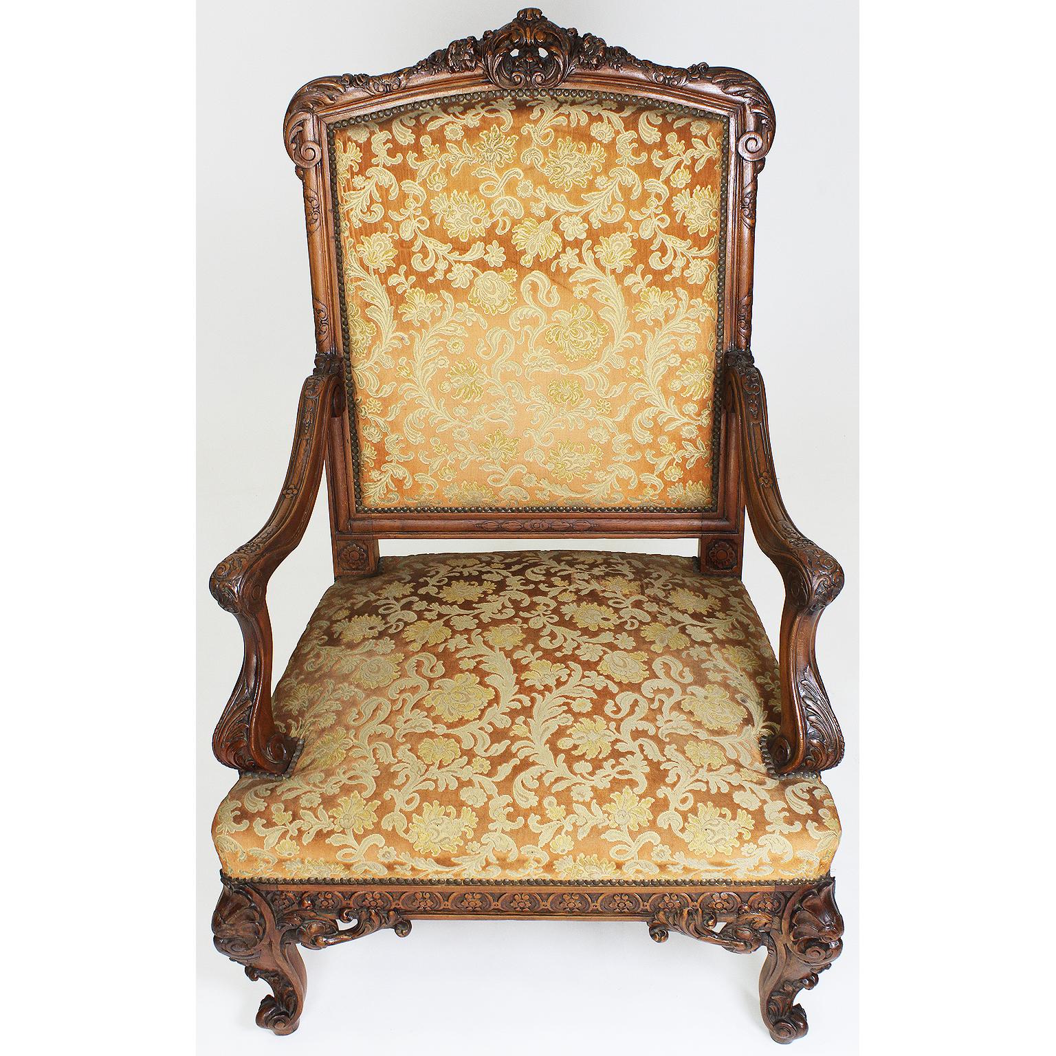 Fine French 19th Century Louis XV Style Carved Walnut Three-Piece Salon Suite For Sale 8