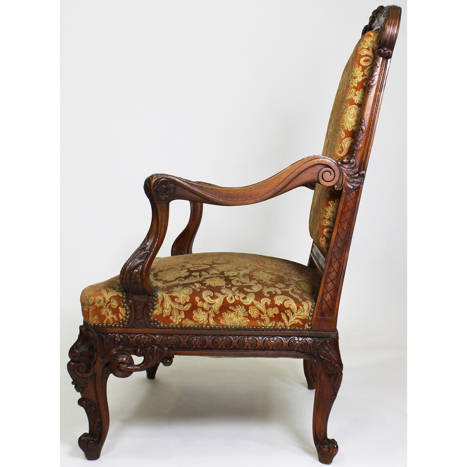 Fine French 19th Century Louis XV Style Carved Walnut Three-Piece Salon Suite For Sale 11