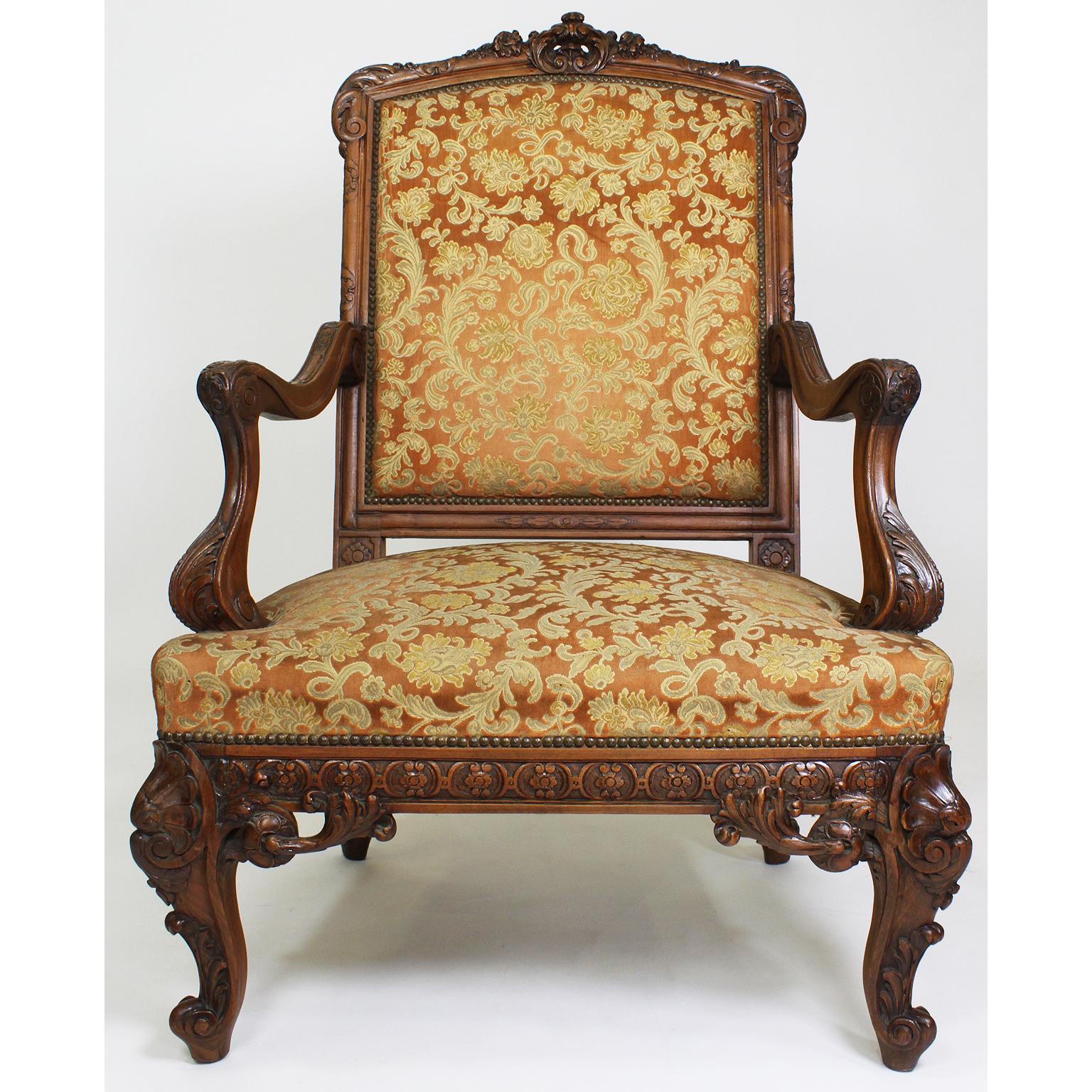 Fine French 19th Century Louis XV Style Carved Walnut Three-Piece Salon Suite For Sale 1