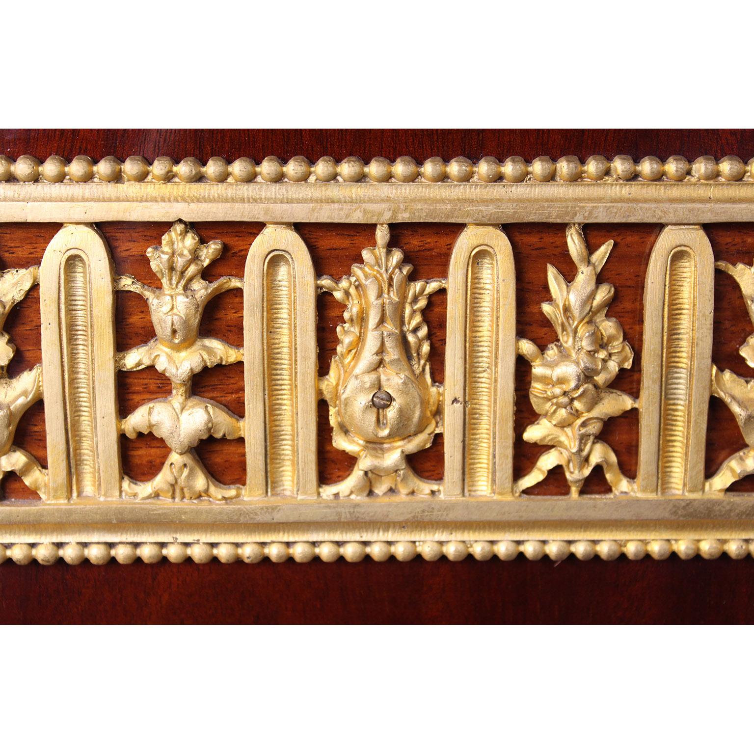 Table centrale de style Louis XV du 19ème siècle, attribuée à Millet en vente 7