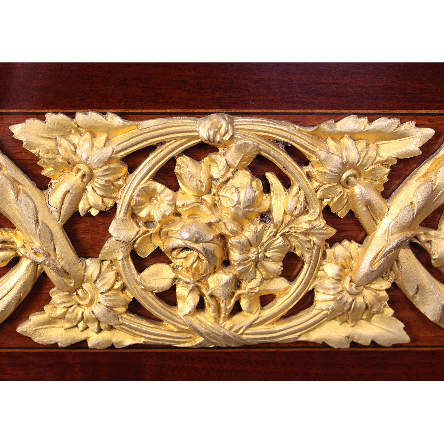 Table centrale de style Louis XV du 19ème siècle, attribuée à Millet en vente 8