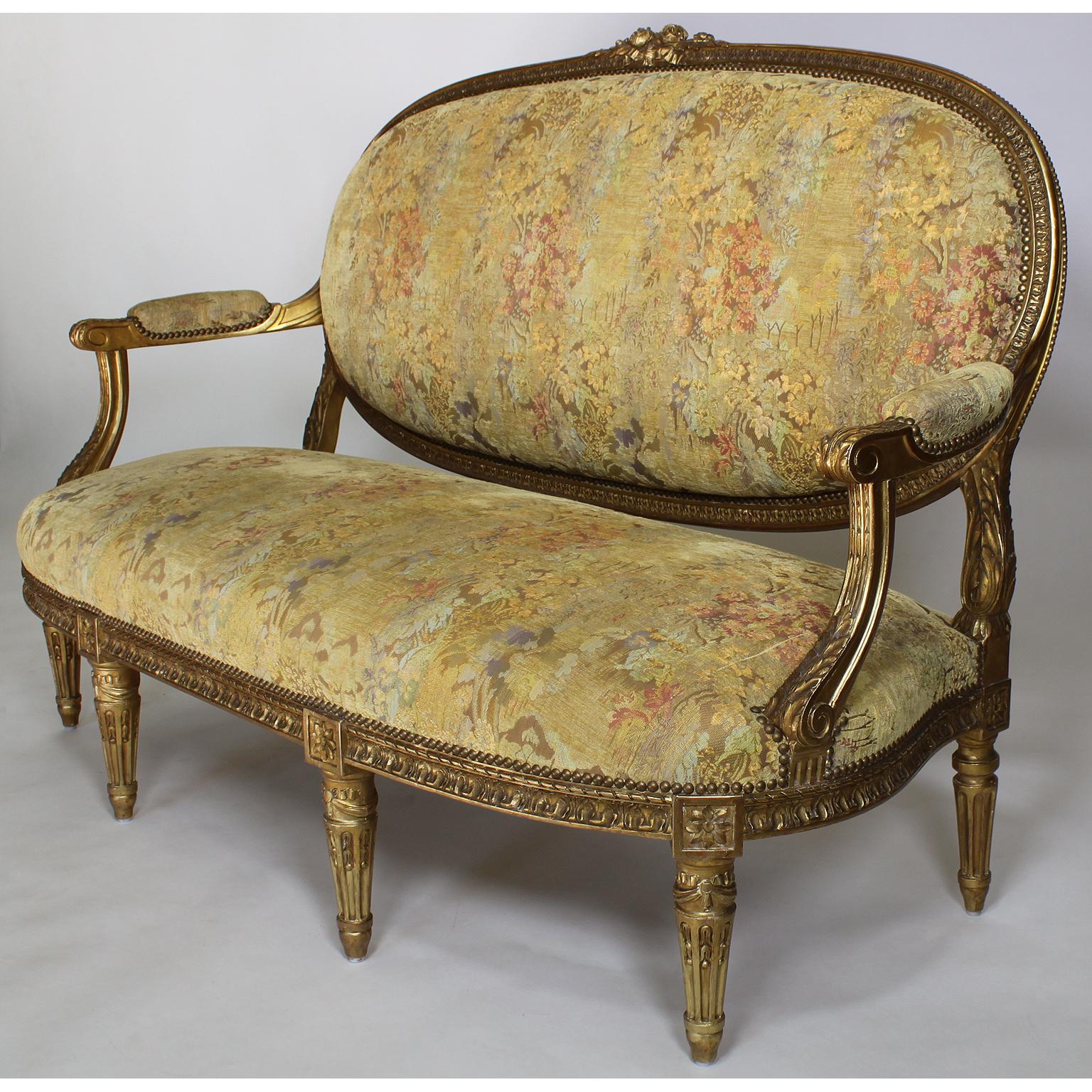 XIXe siècle Suite de salon de cinq pièces de style Louis XVI du 19ème siècle en bois doré sculpté en vente