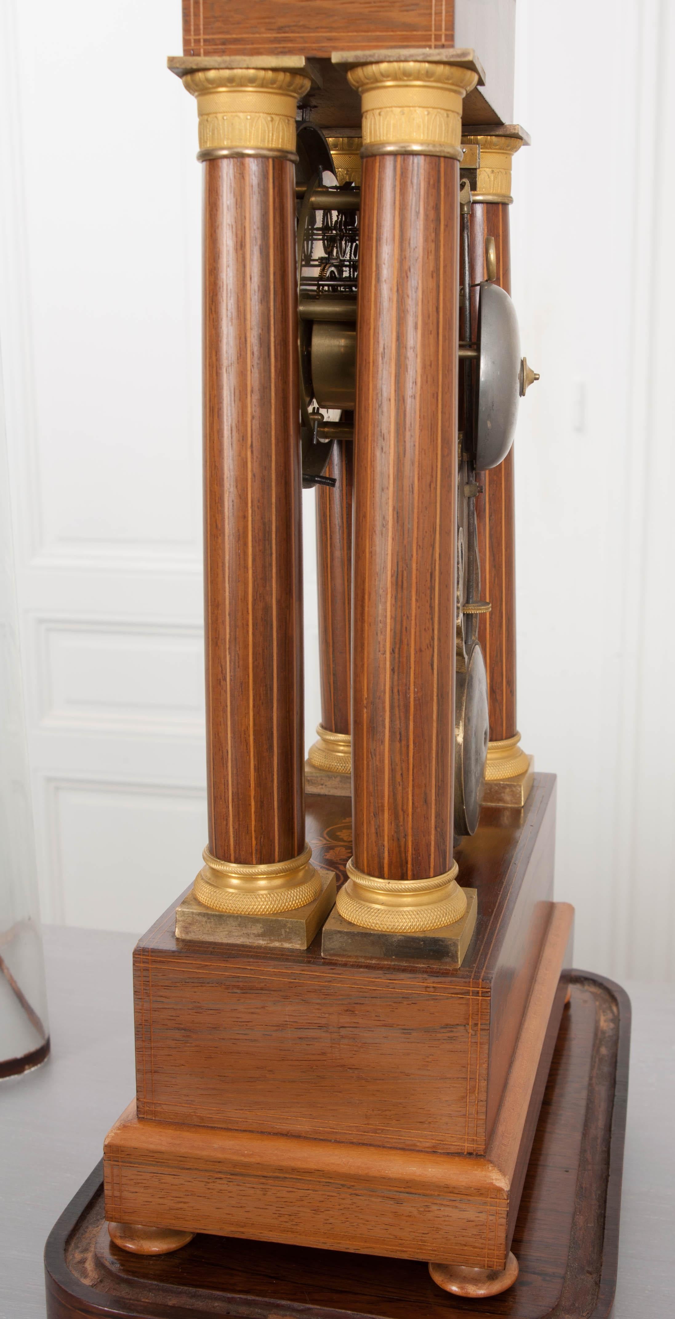 Pendule Portico du 19e siècle en bois de satin marqueté et bronze doré en vente 1